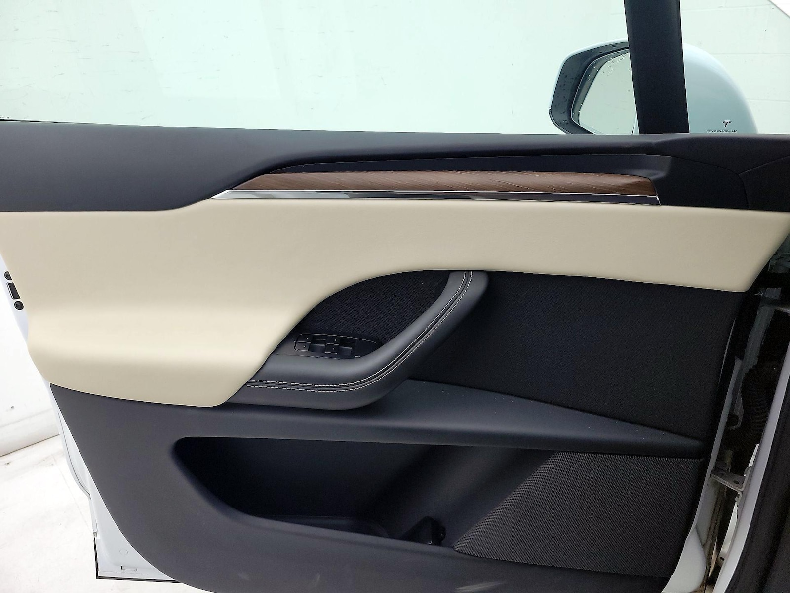 2022 Tesla Model X Long Range - Photo 13