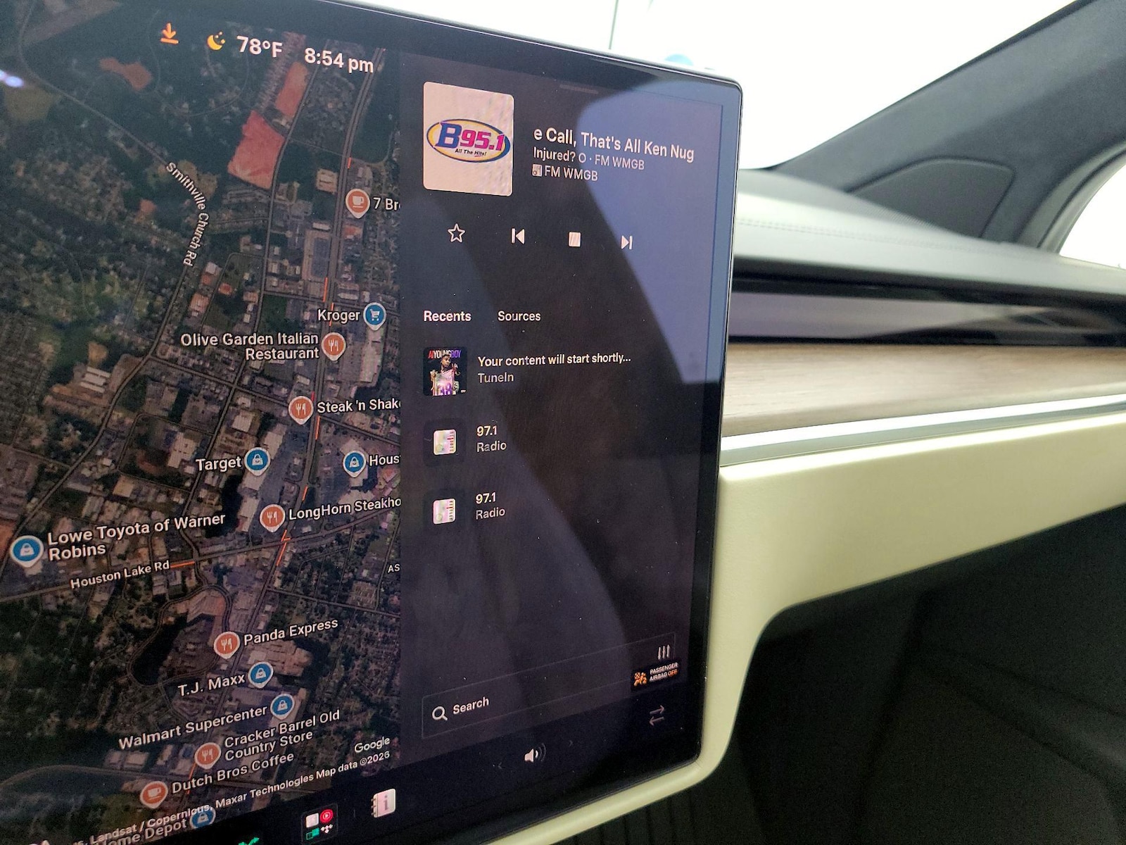2022 Tesla Model X Long Range - Photo 16