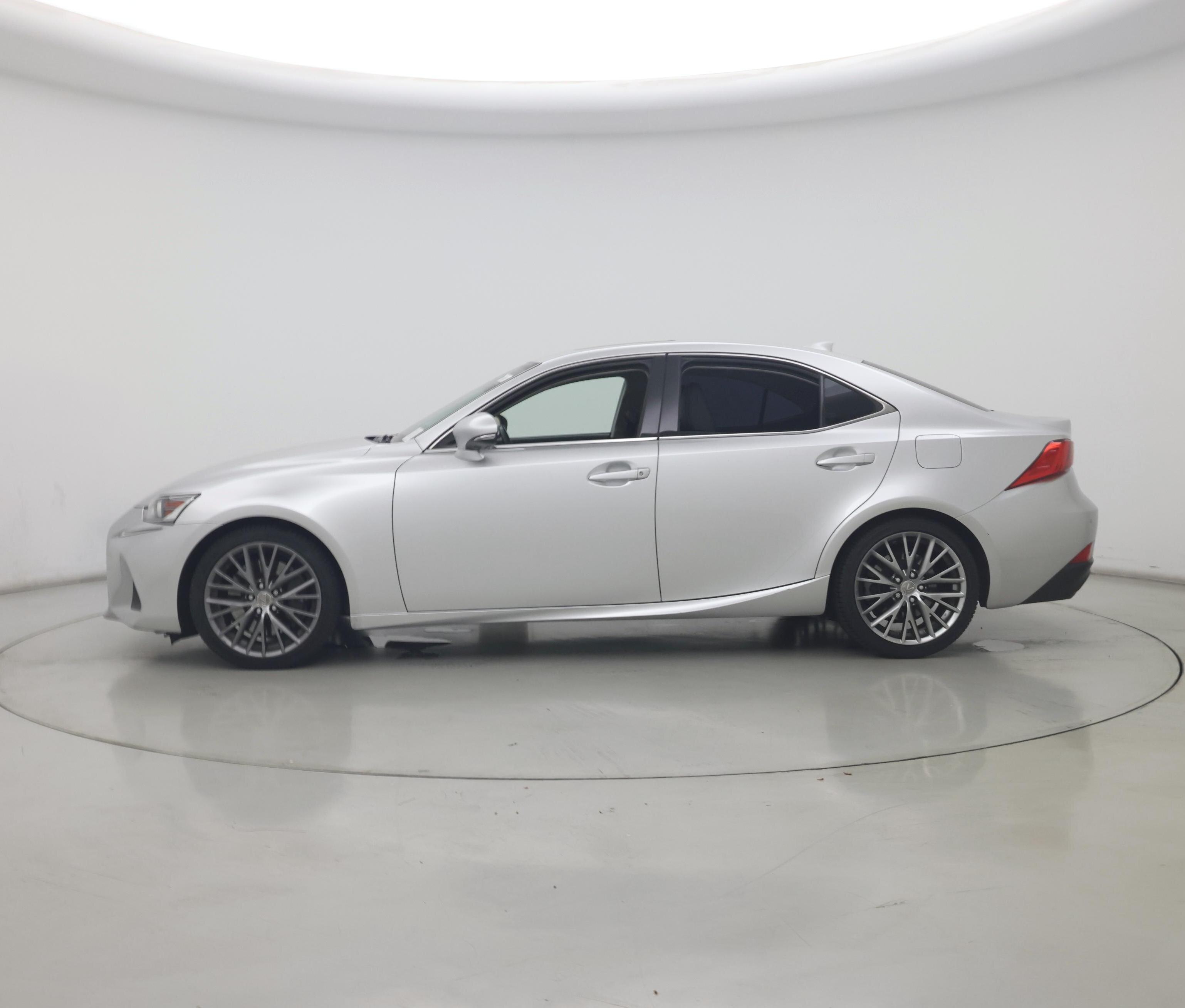 Thumbnail: 2019 Lexus IS - 3