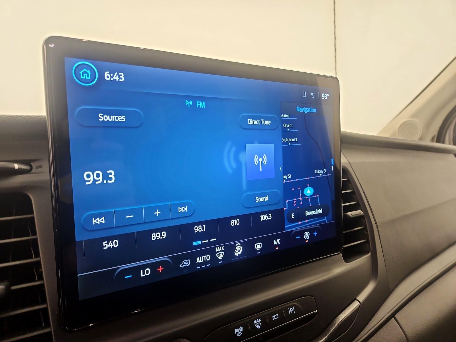 2025 Ford Transit Passenger Van XL - Photo 17