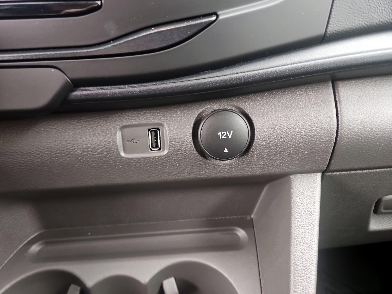 2025 Ford Transit Passenger Van XL - Photo 19