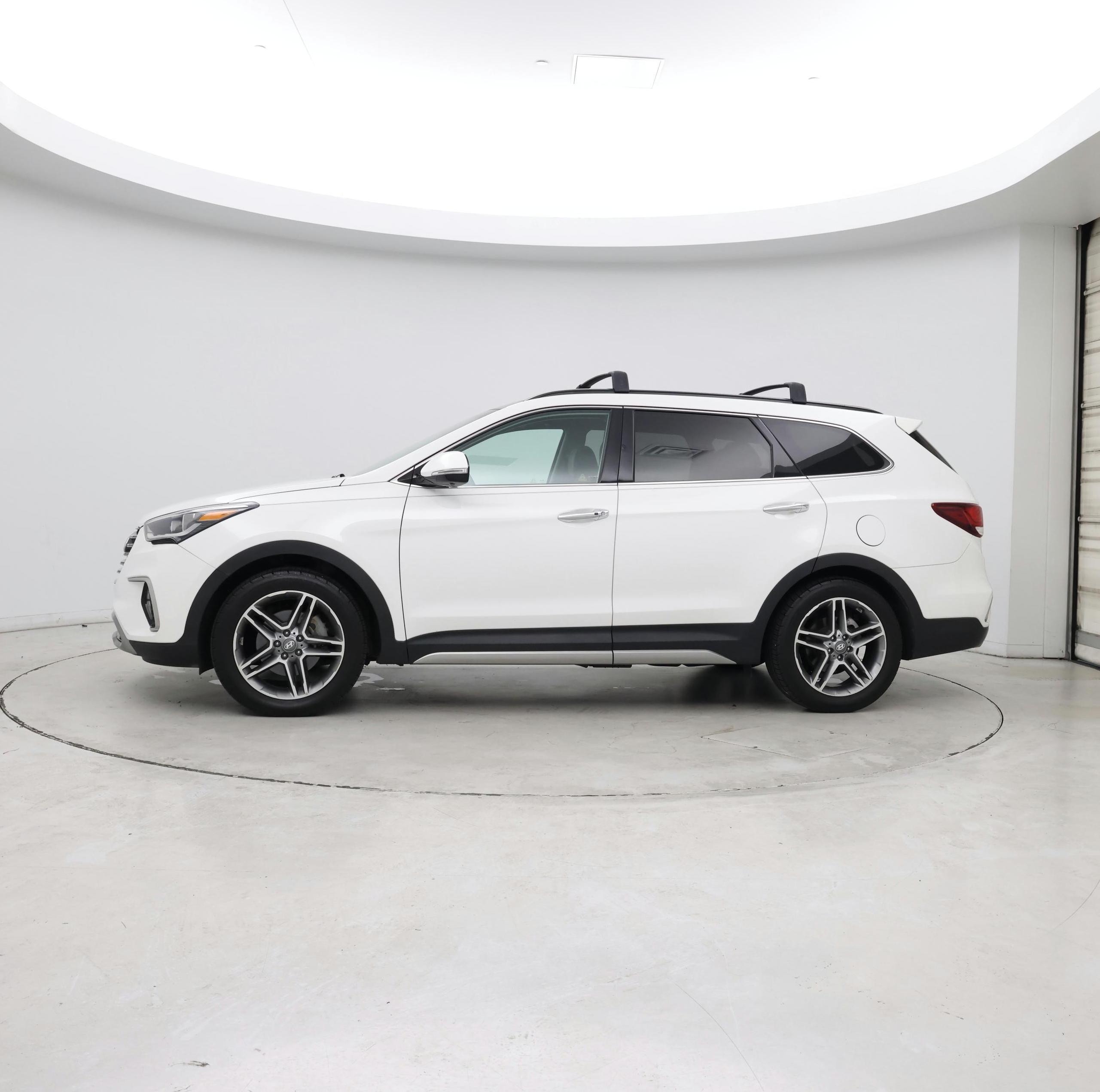 Thumbnail: 2019 Hyundai Santa Fe - 3