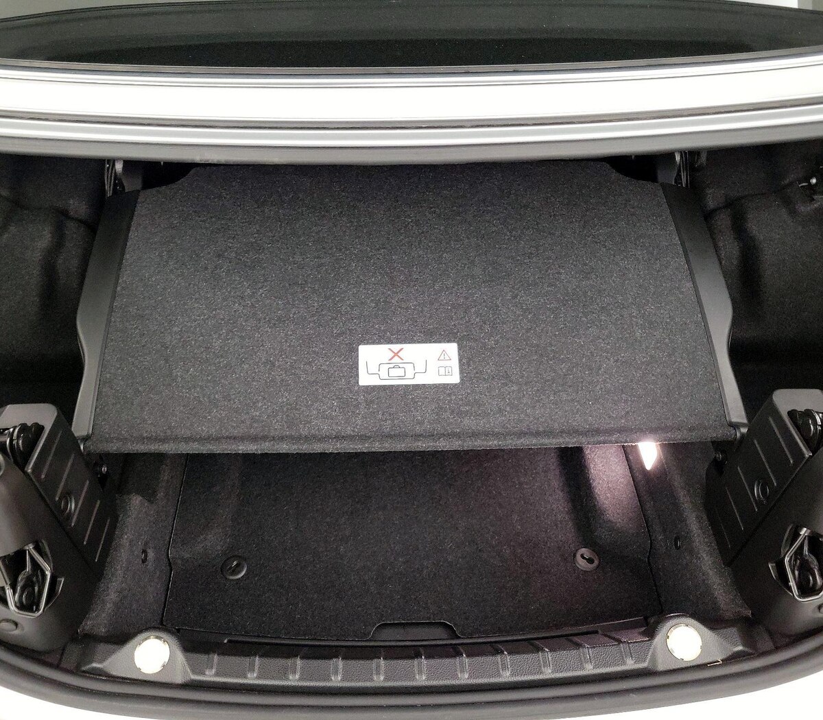 Trunk/Cargo (Seats Up)