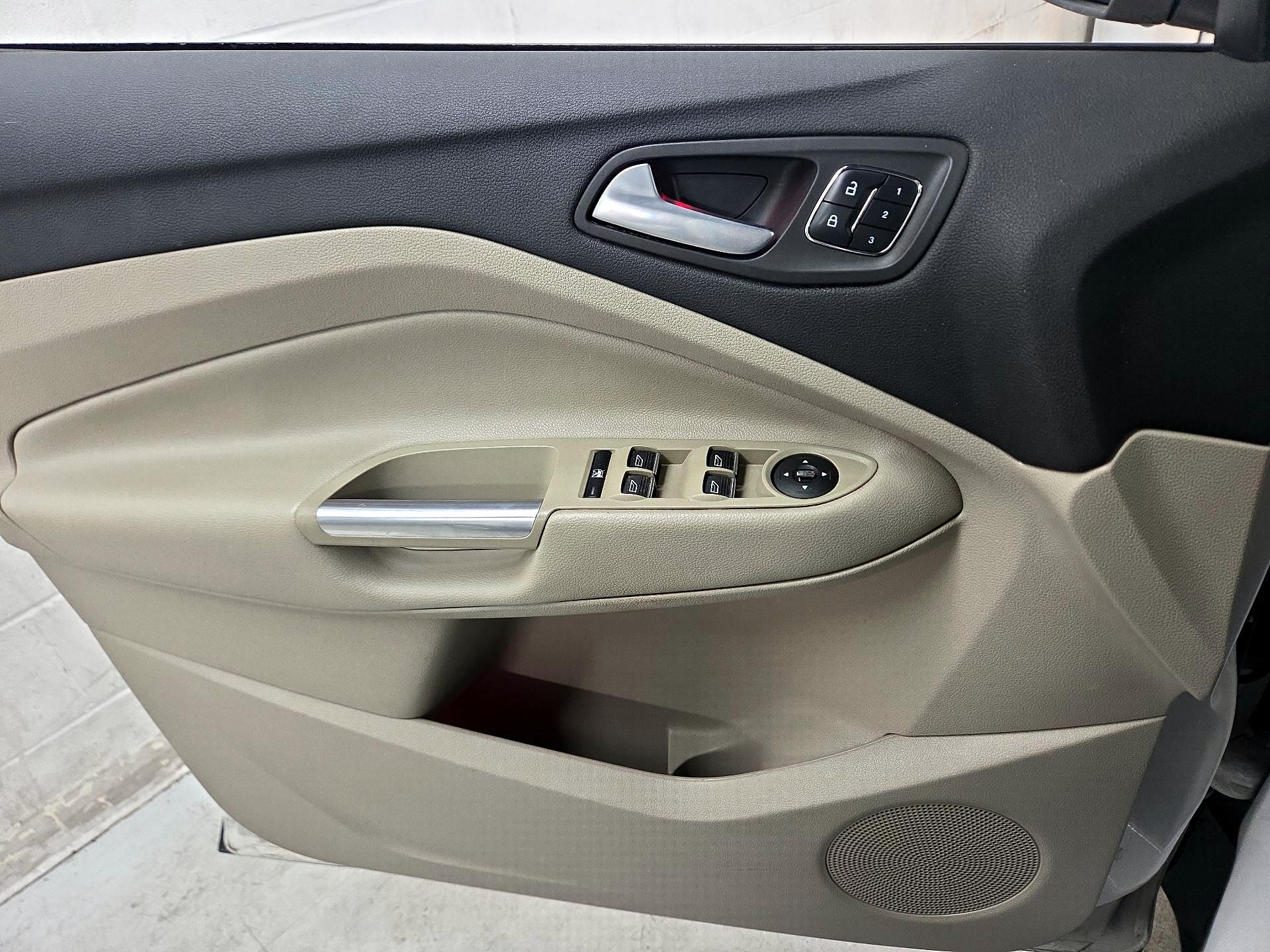Thumbnail: 2016 Ford Escape - 10