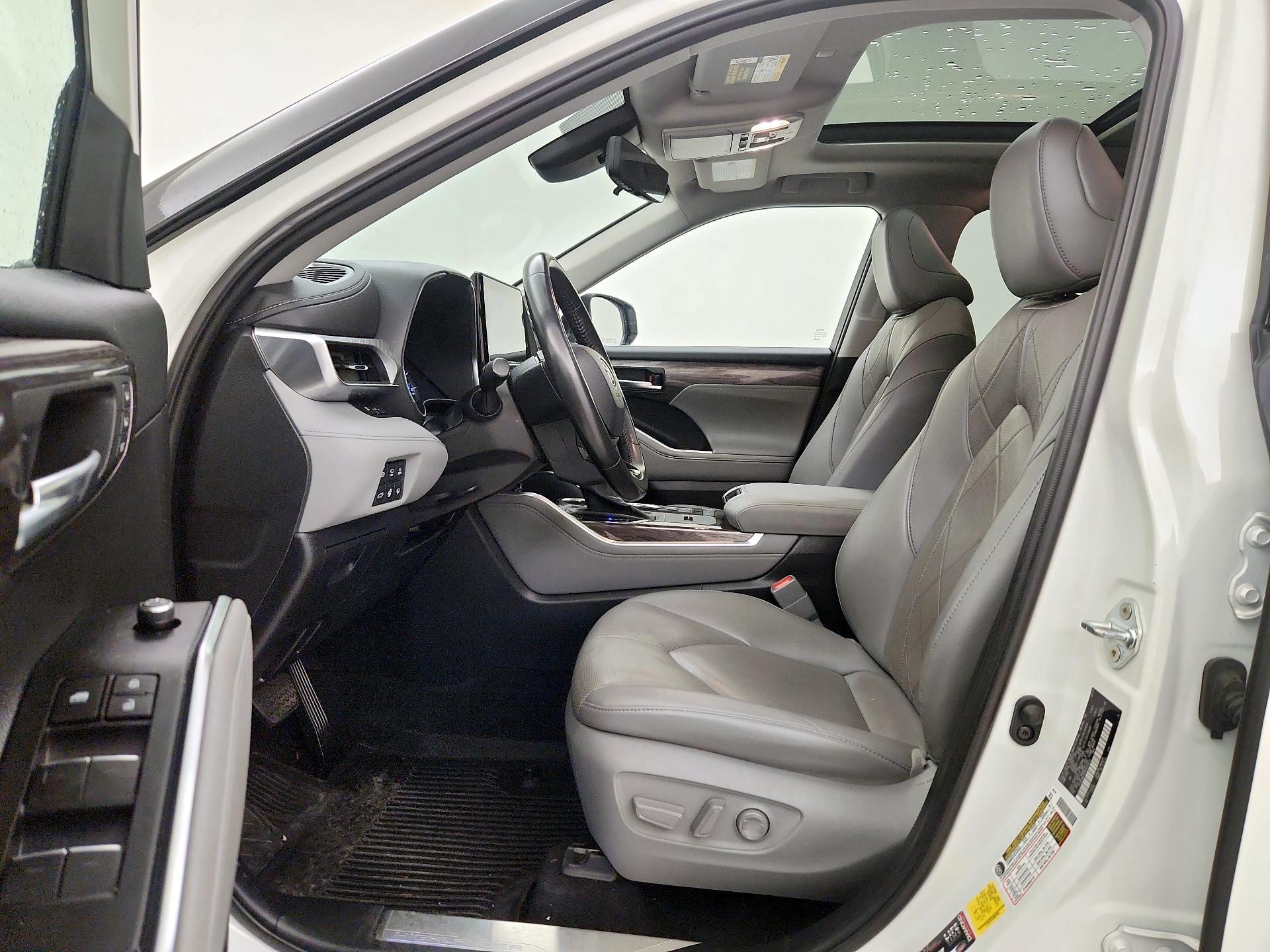 Thumbnail: 2021 Toyota Highlander - 11