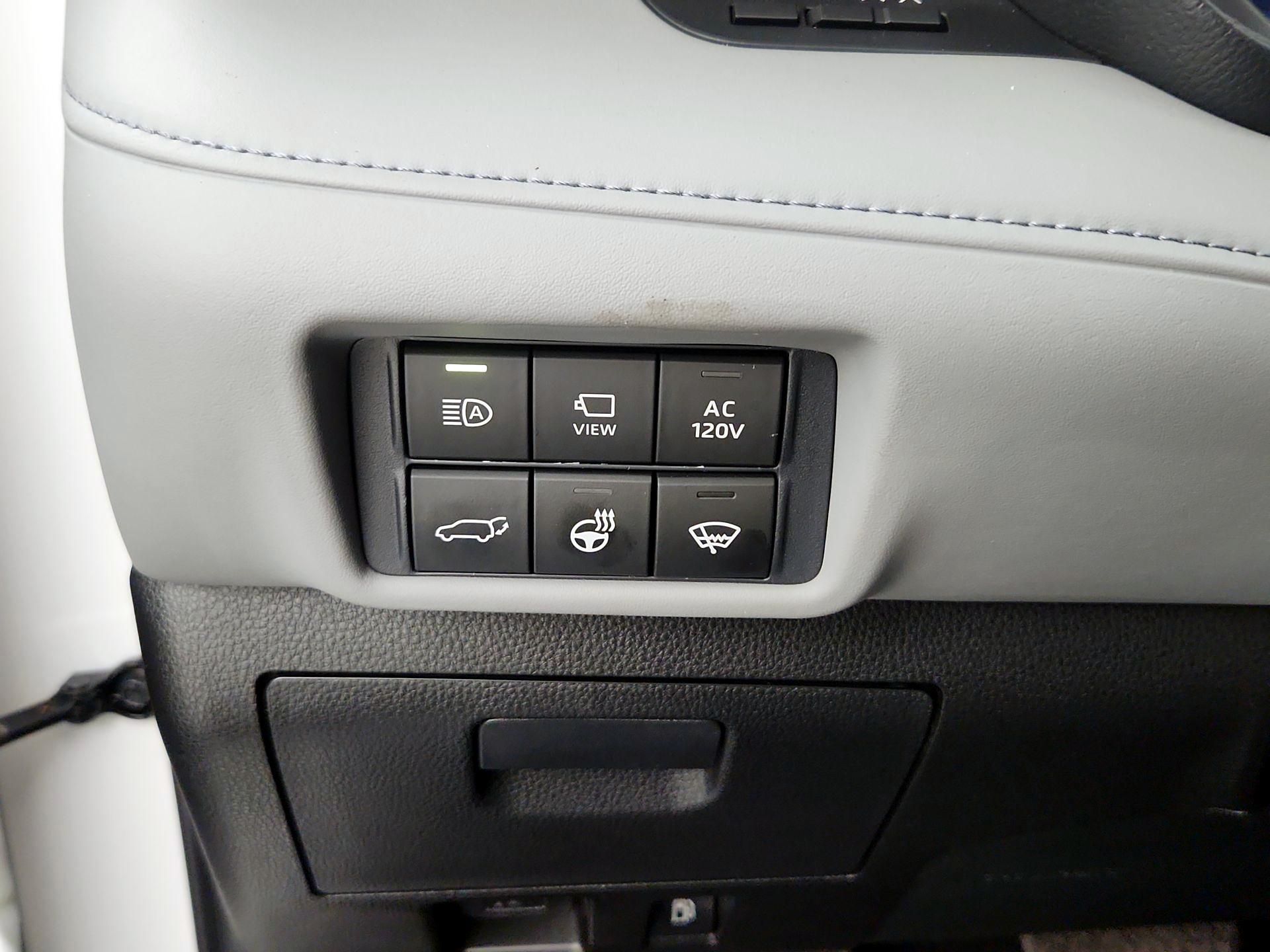 Thumbnail: 2021 Toyota Highlander - 13