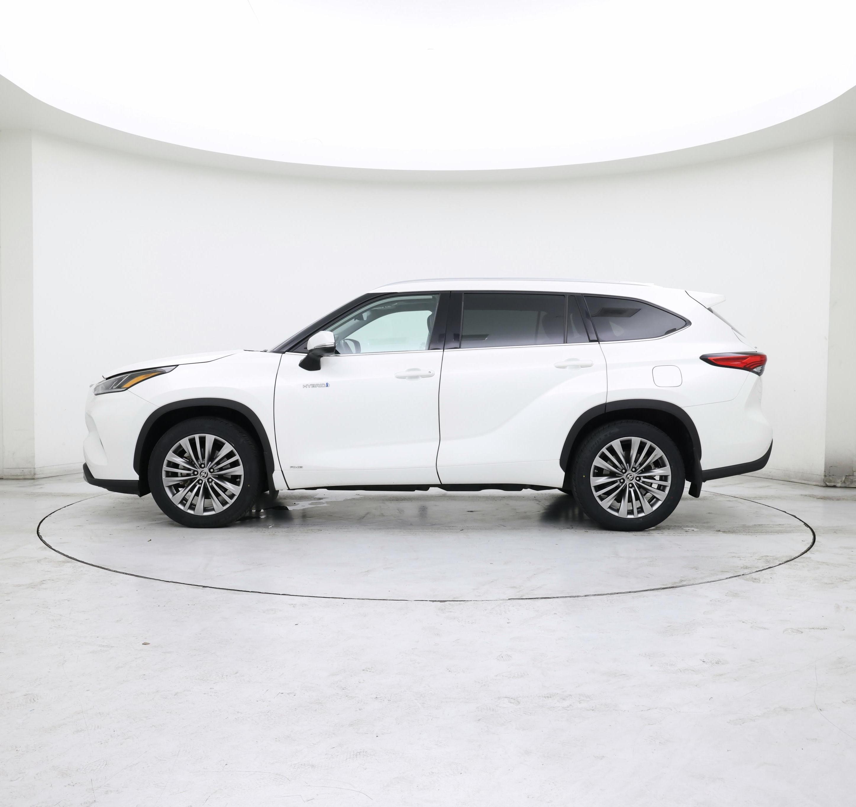 Thumbnail: 2021 Toyota Highlander - 3
