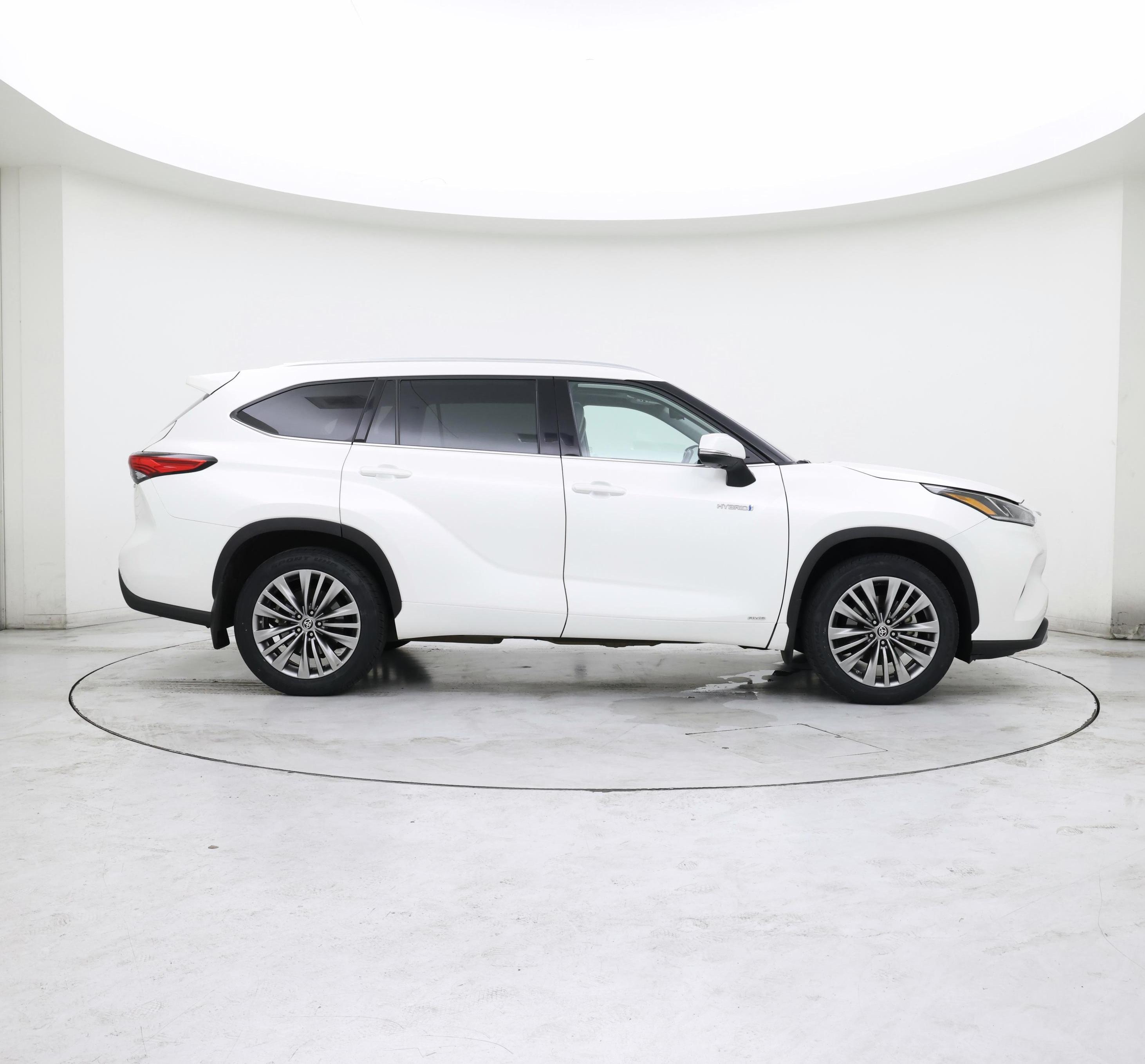 Thumbnail: 2021 Toyota Highlander - 7
