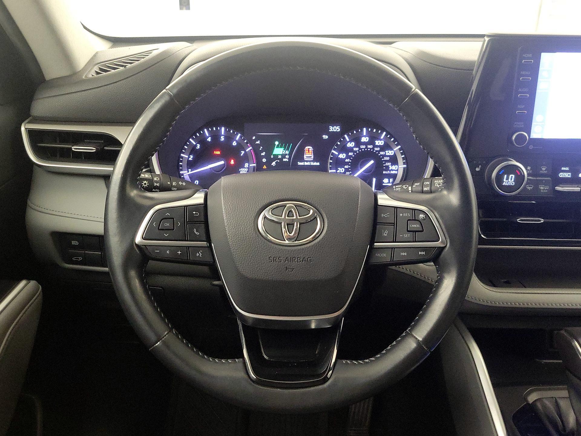 Thumbnail: 2021 Toyota Highlander - 10