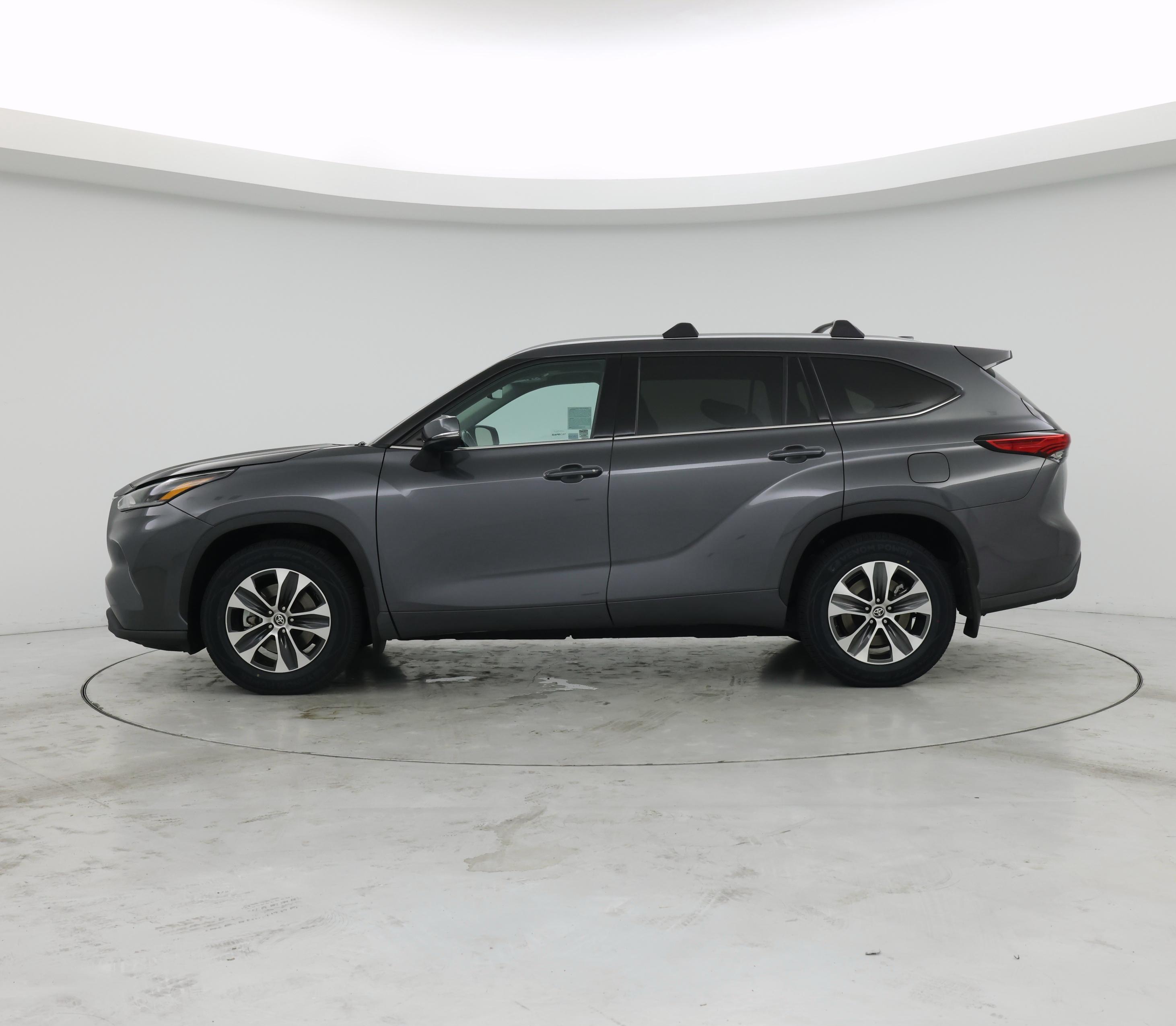 Thumbnail: 2021 Toyota Highlander - 3