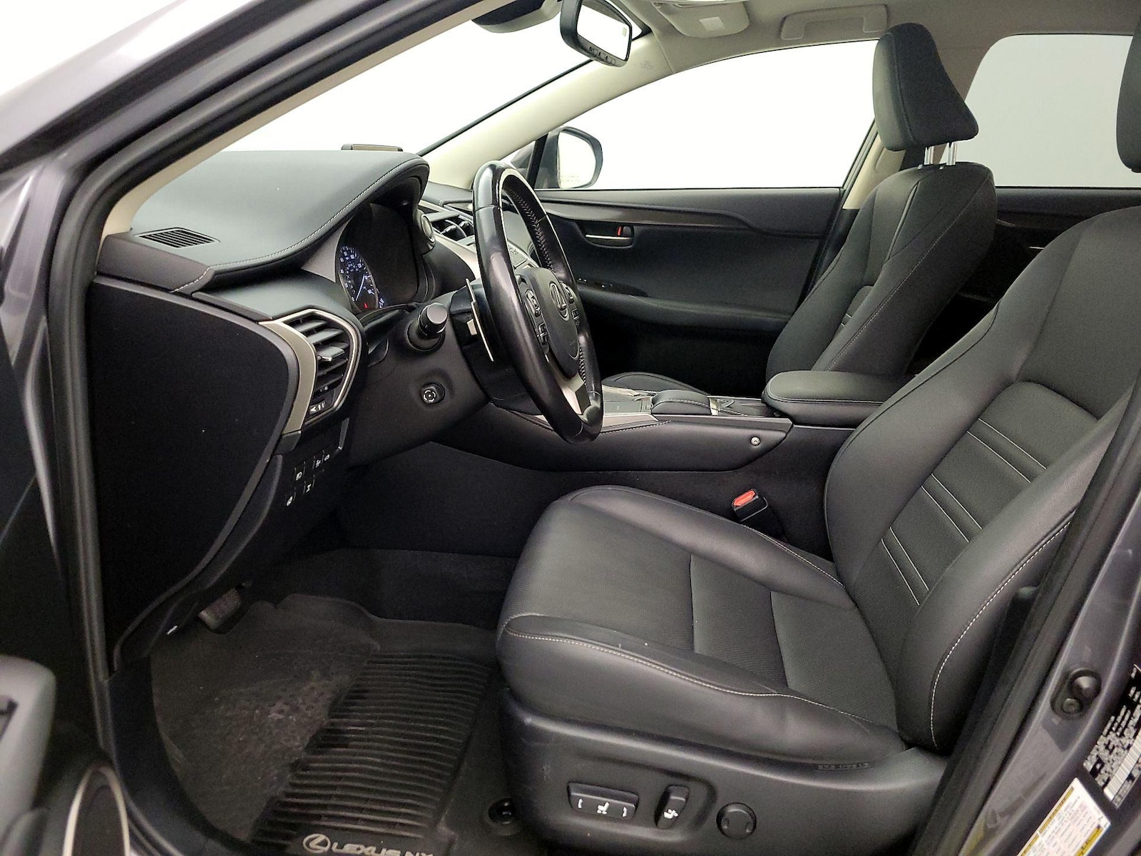 2021 Lexus NX 300 - Photo 12