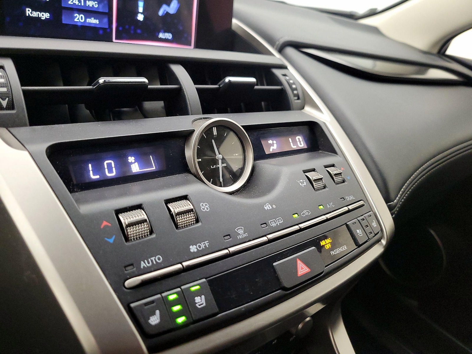 2021 Lexus NX 300 - Photo 17