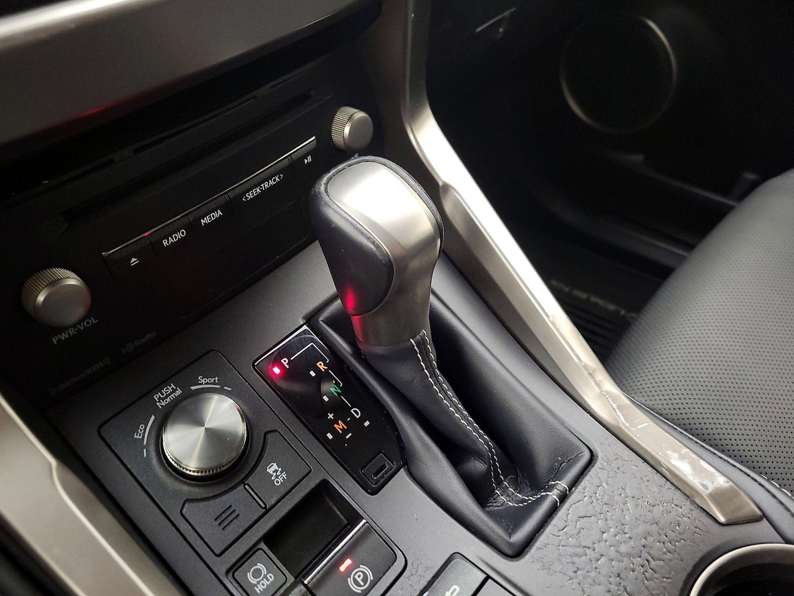 2021 Lexus NX 300 - Photo 18