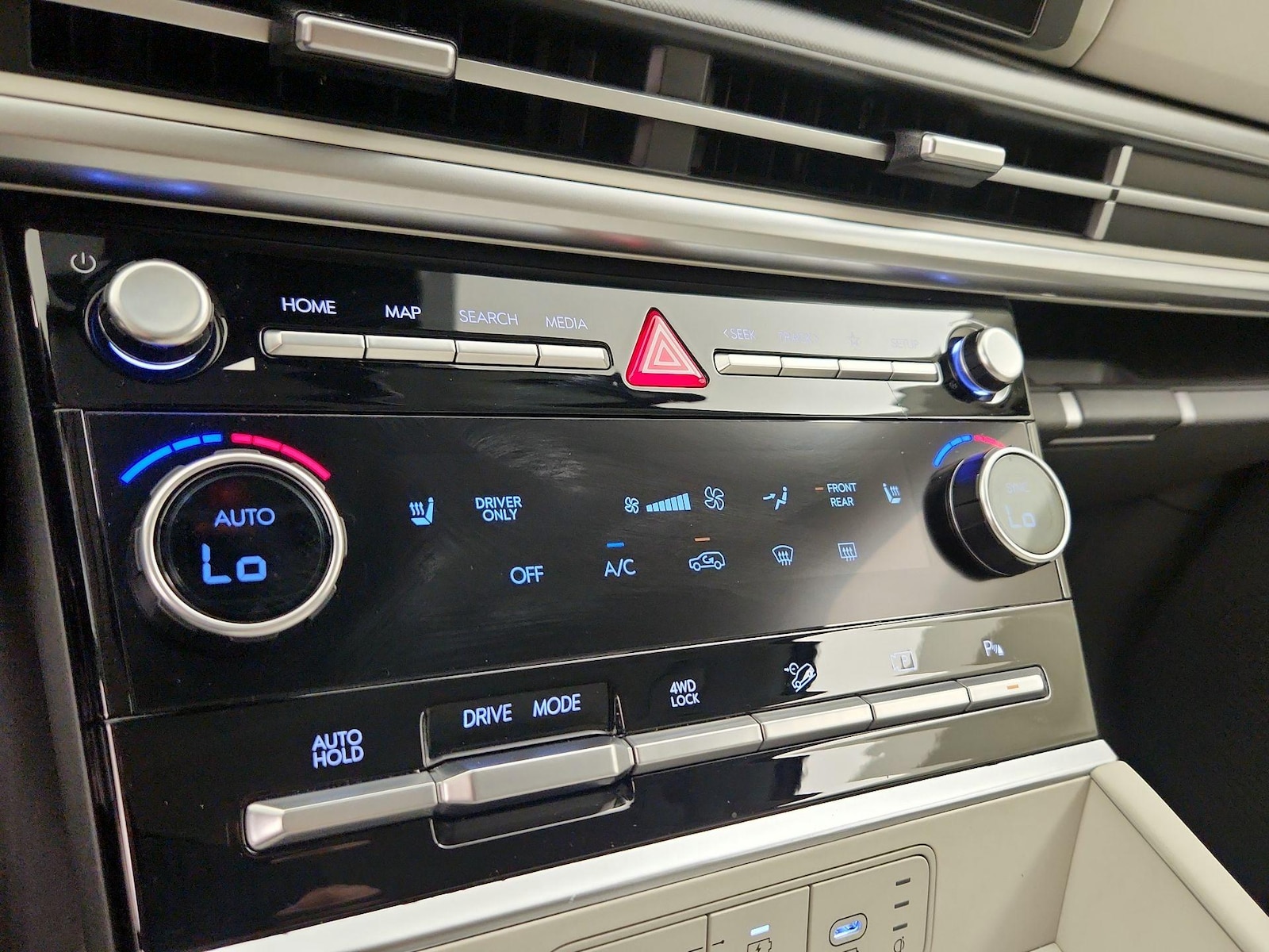 2025 Hyundai Santa Fe SEL - Photo 17