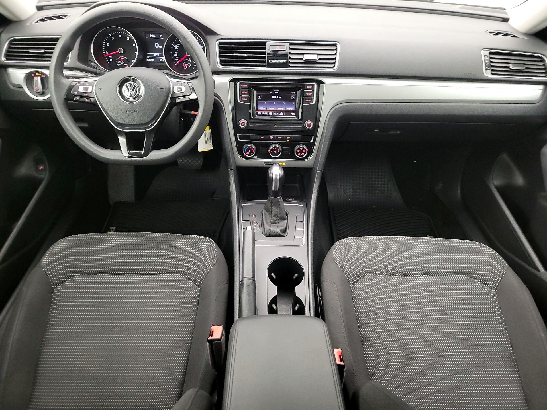 Thumbnail: 2018 Volkswagen Passat - 9