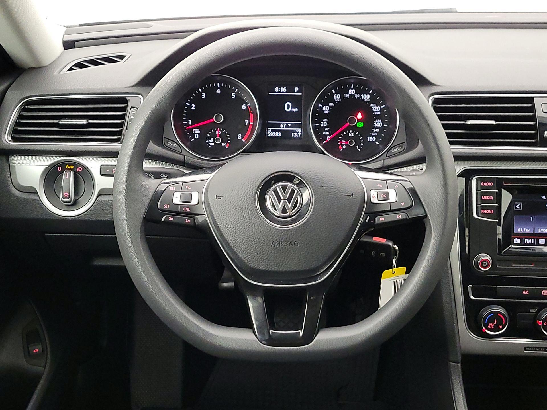 Thumbnail: 2018 Volkswagen Passat - 10