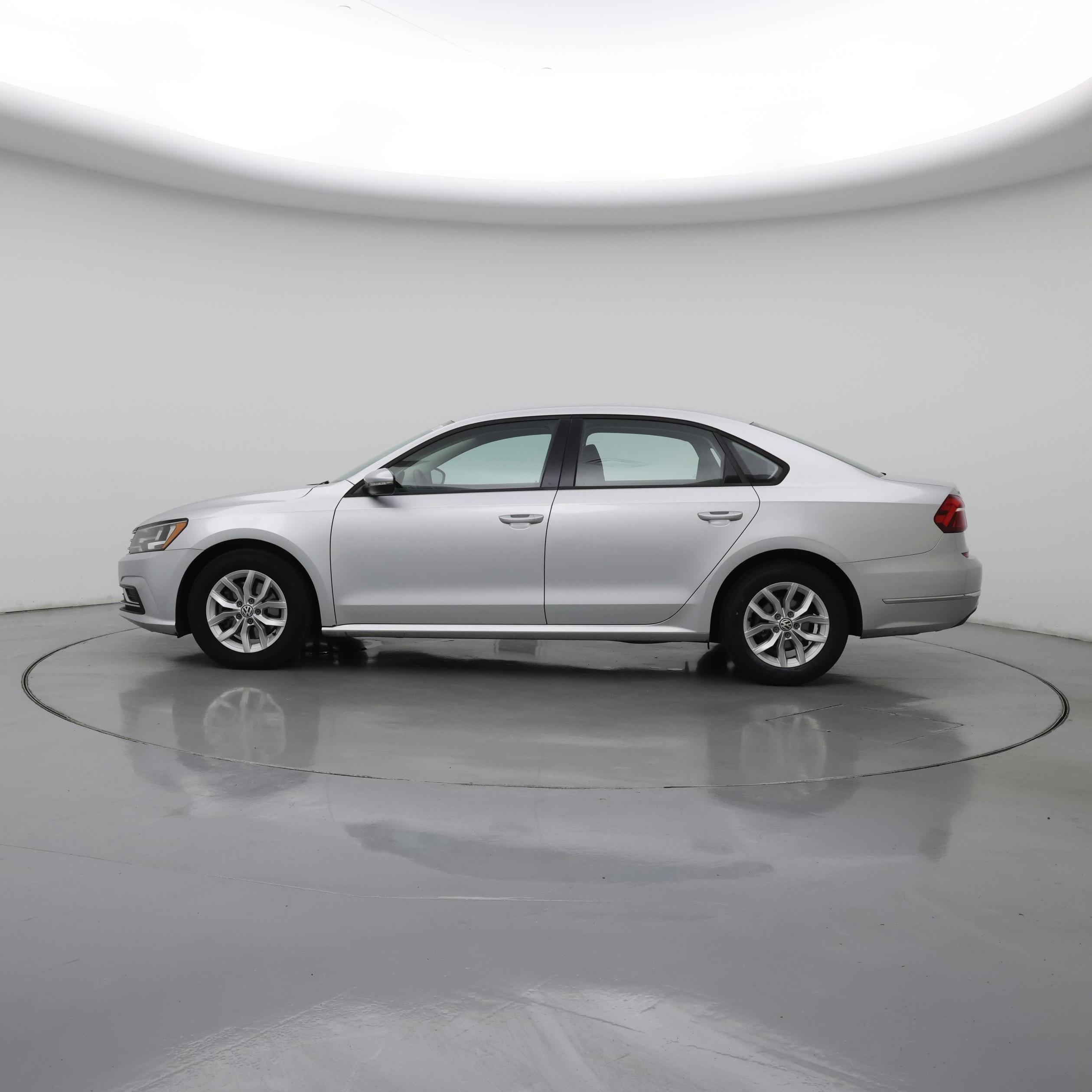 Thumbnail: 2018 Volkswagen Passat - 3