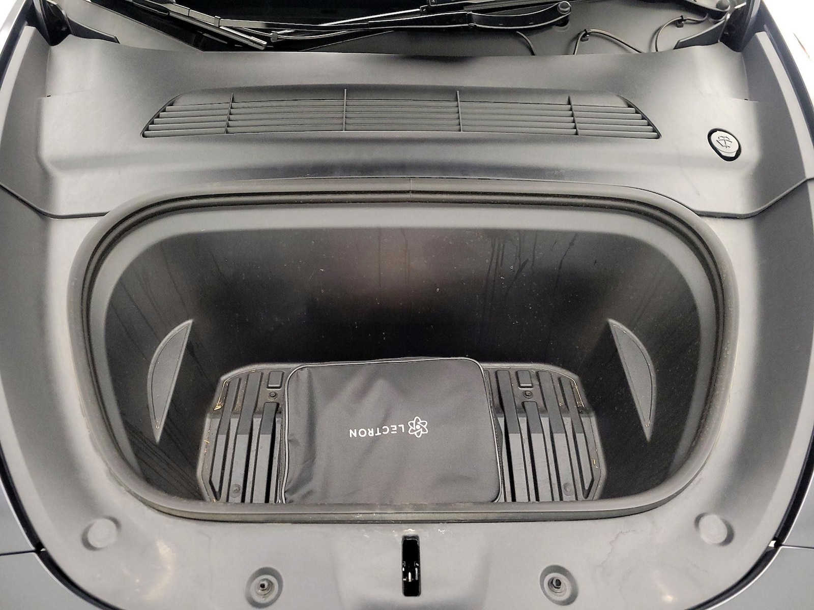 2024 Tesla Model Y Long Range - Photo 21