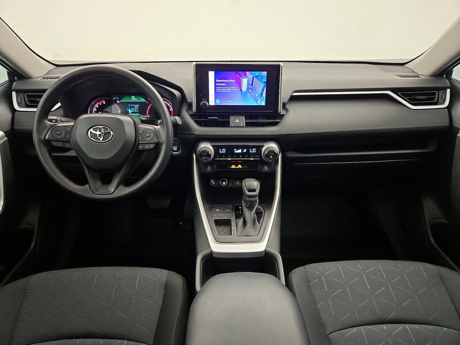 2025 Toyota RAV4 XLE - Photo 10