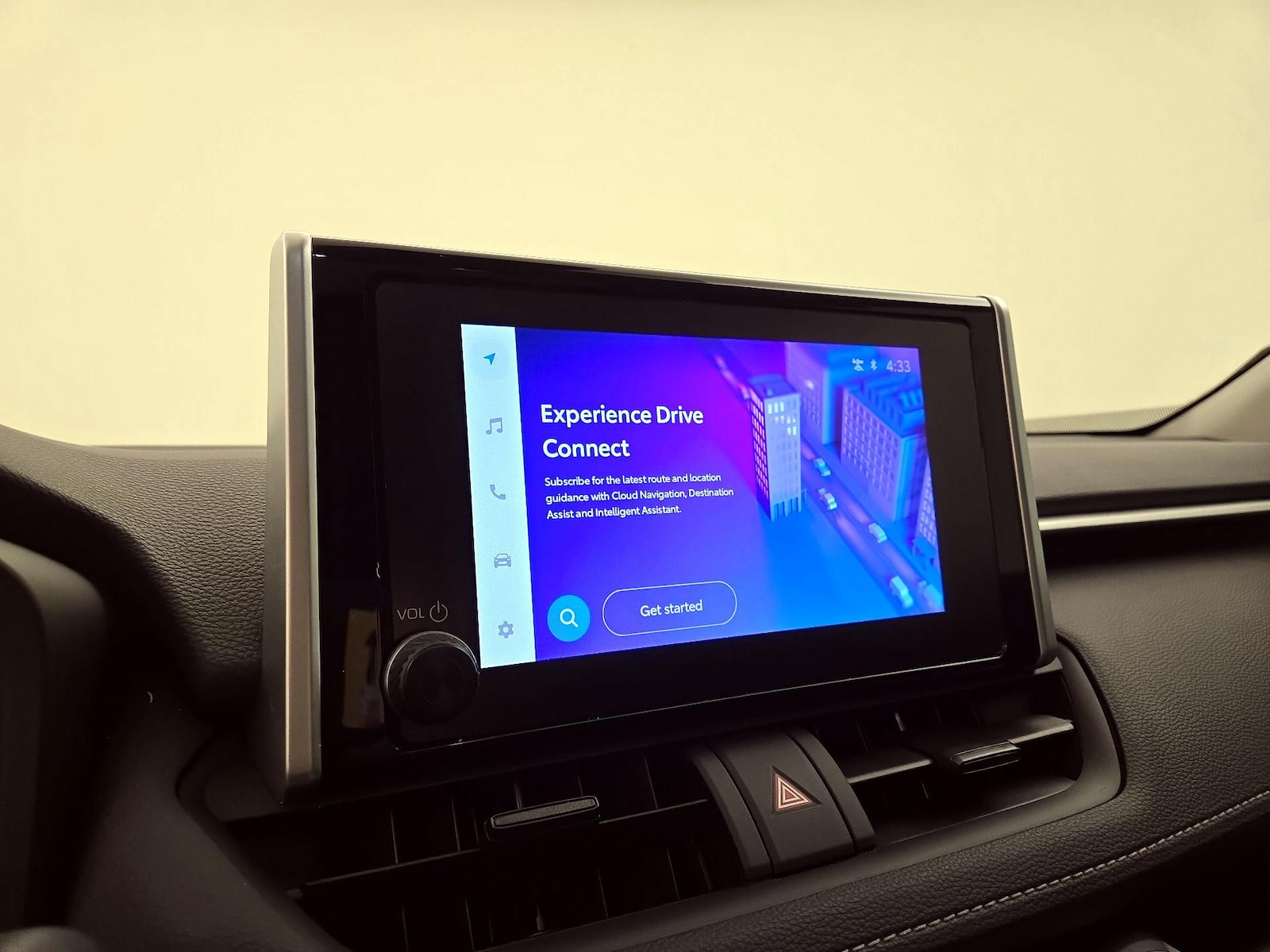 2025 Toyota RAV4 XLE - Photo 15