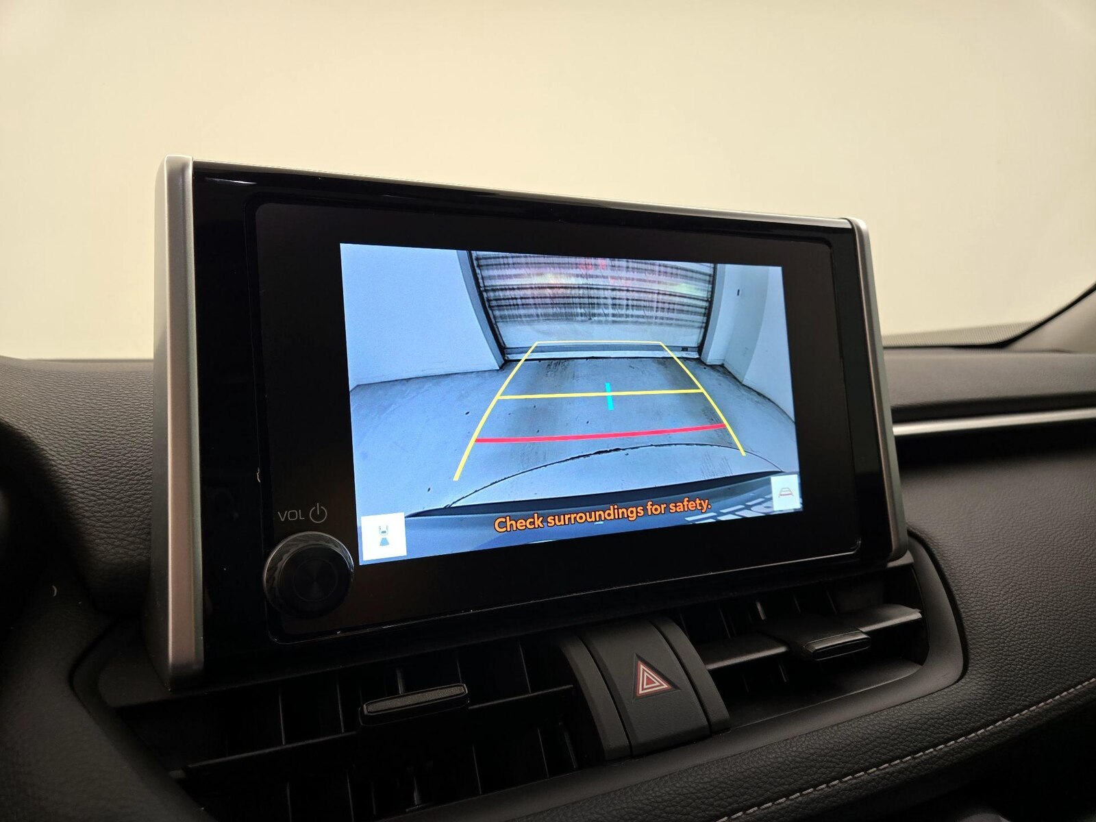 2025 Toyota RAV4 XLE - Photo 16