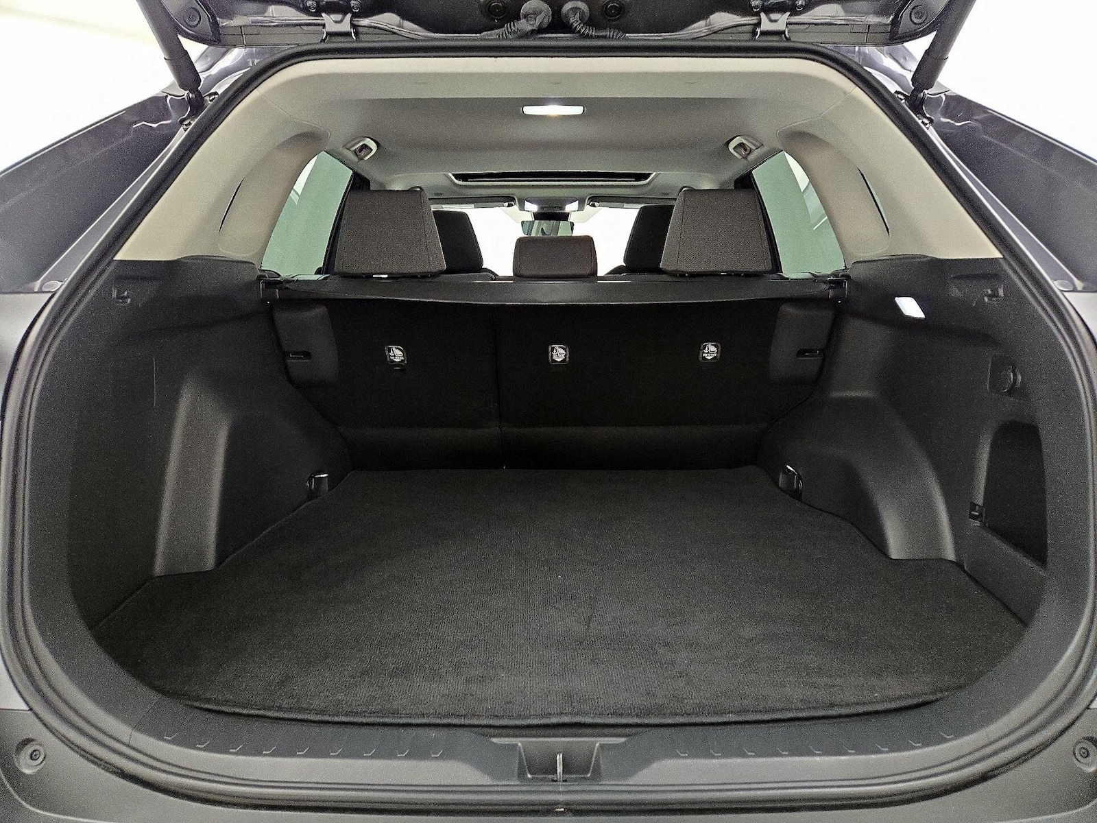 2025 Toyota RAV4 XLE - Photo 23