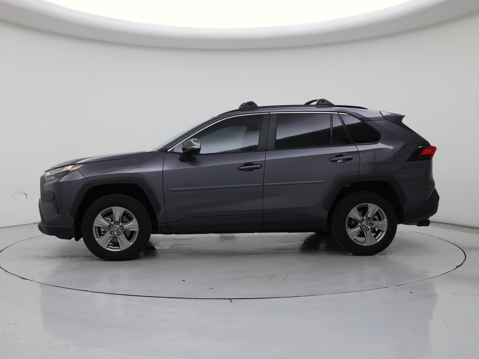 2025 Toyota RAV4 XLE - Photo 4