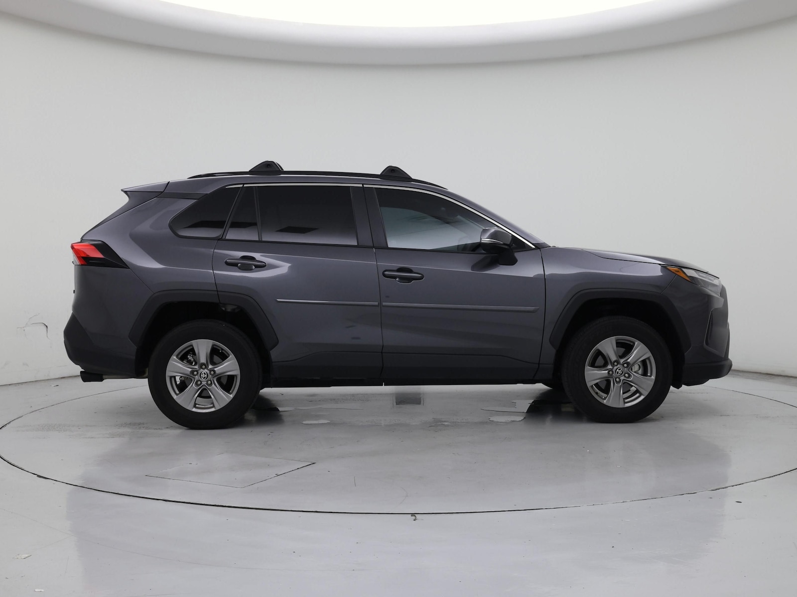 2025 Toyota RAV4 XLE - Photo 8