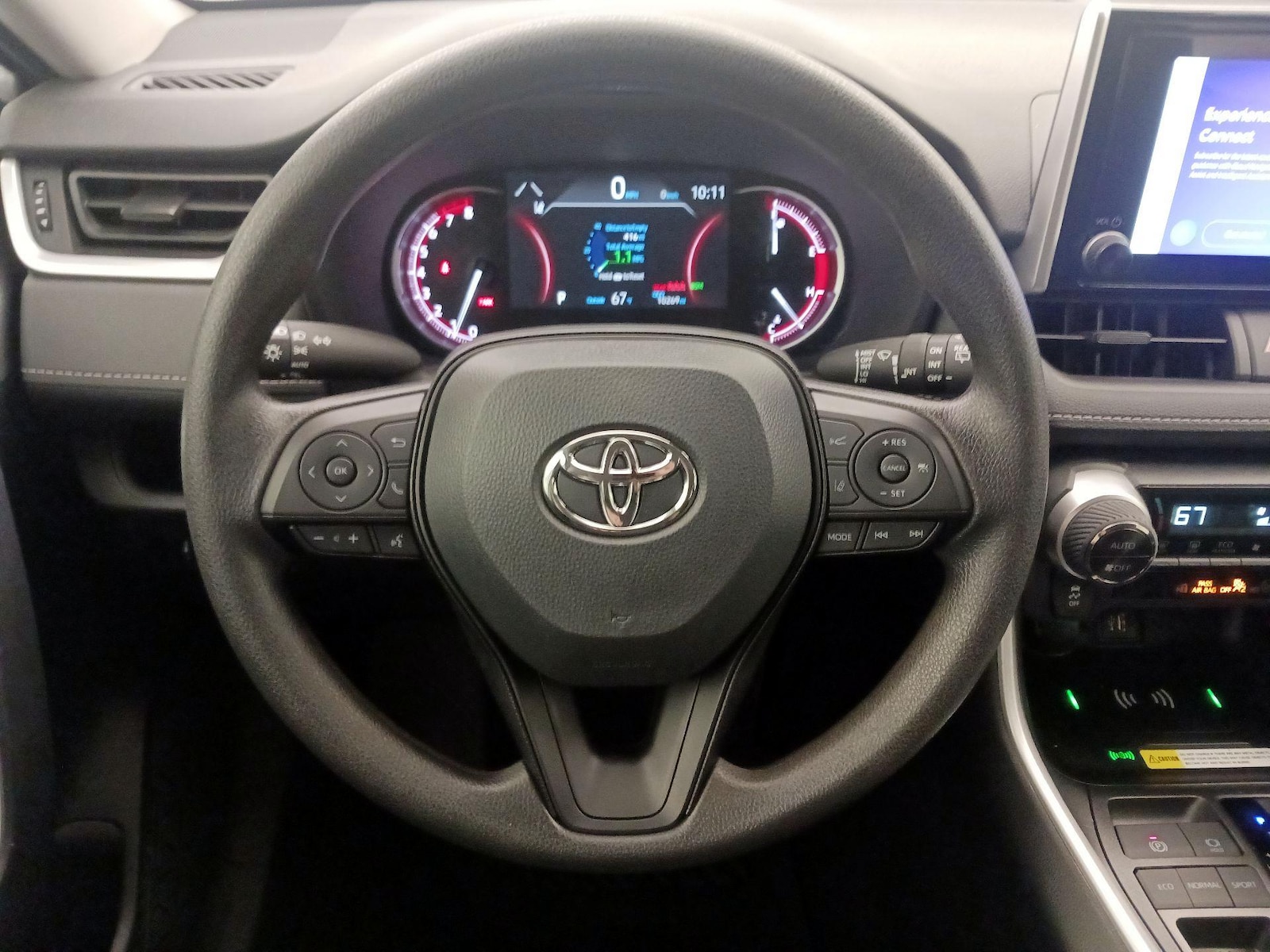 2025 Toyota RAV4 XLE - Photo 11