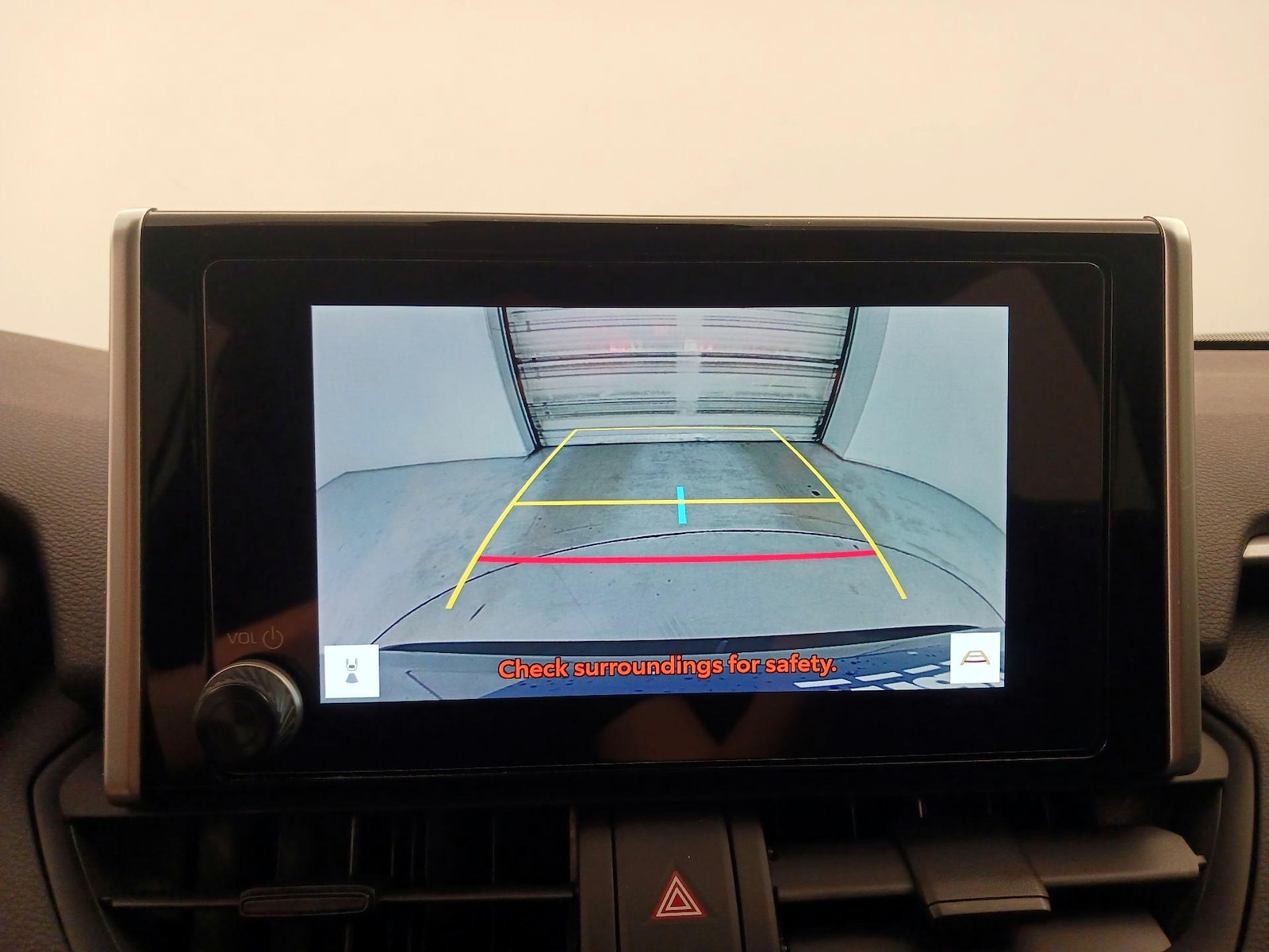 2025 Toyota RAV4 XLE - Photo 15