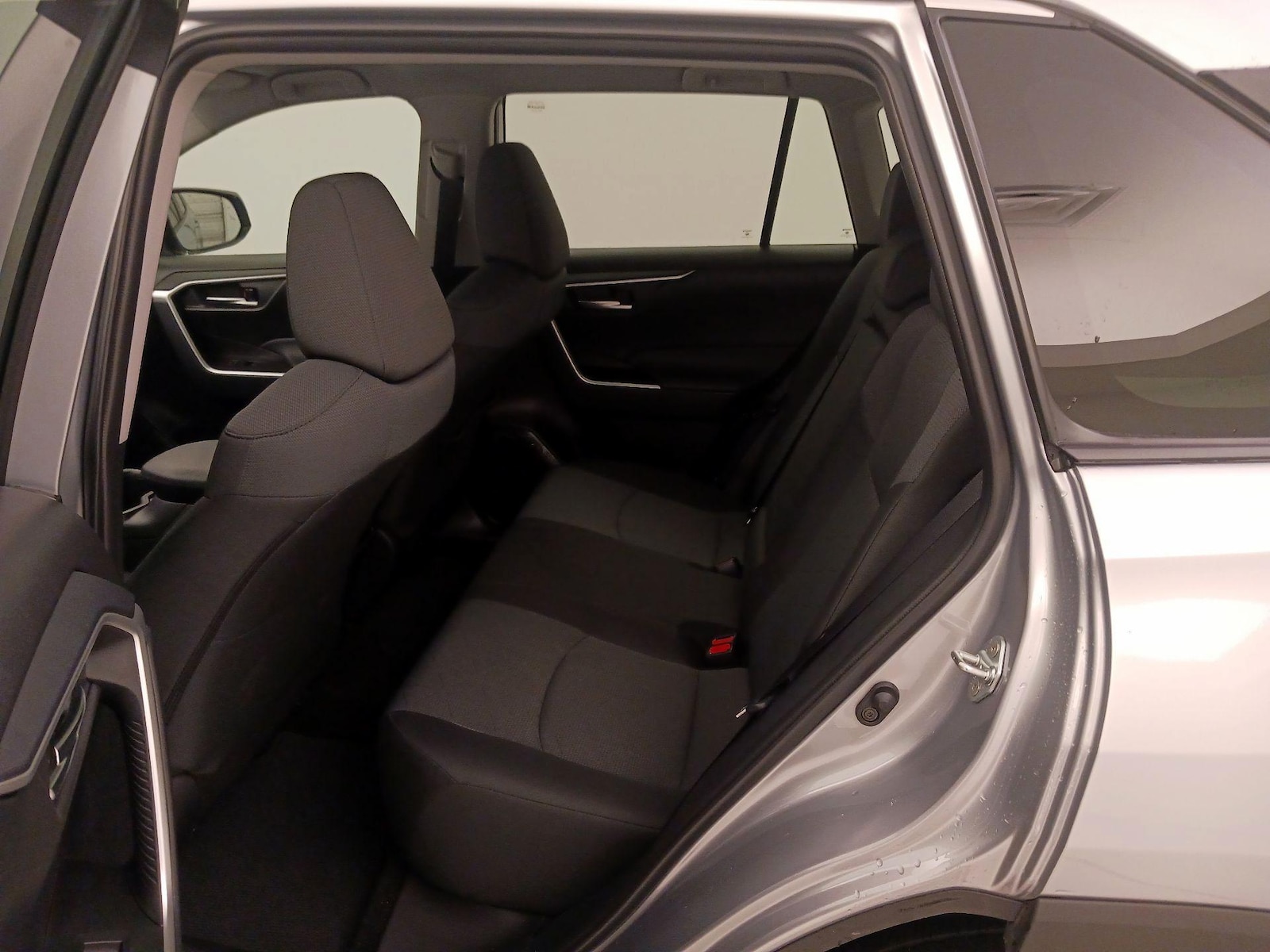2025 Toyota RAV4 XLE - Photo 20