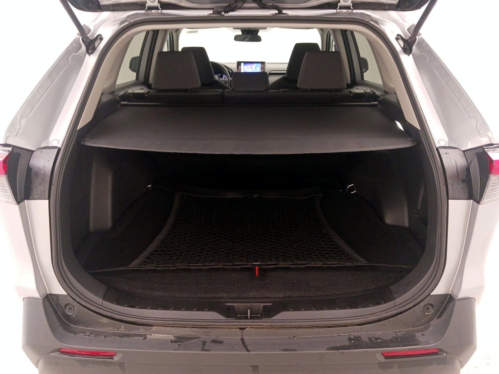 2025 Toyota RAV4 XLE - Photo 21