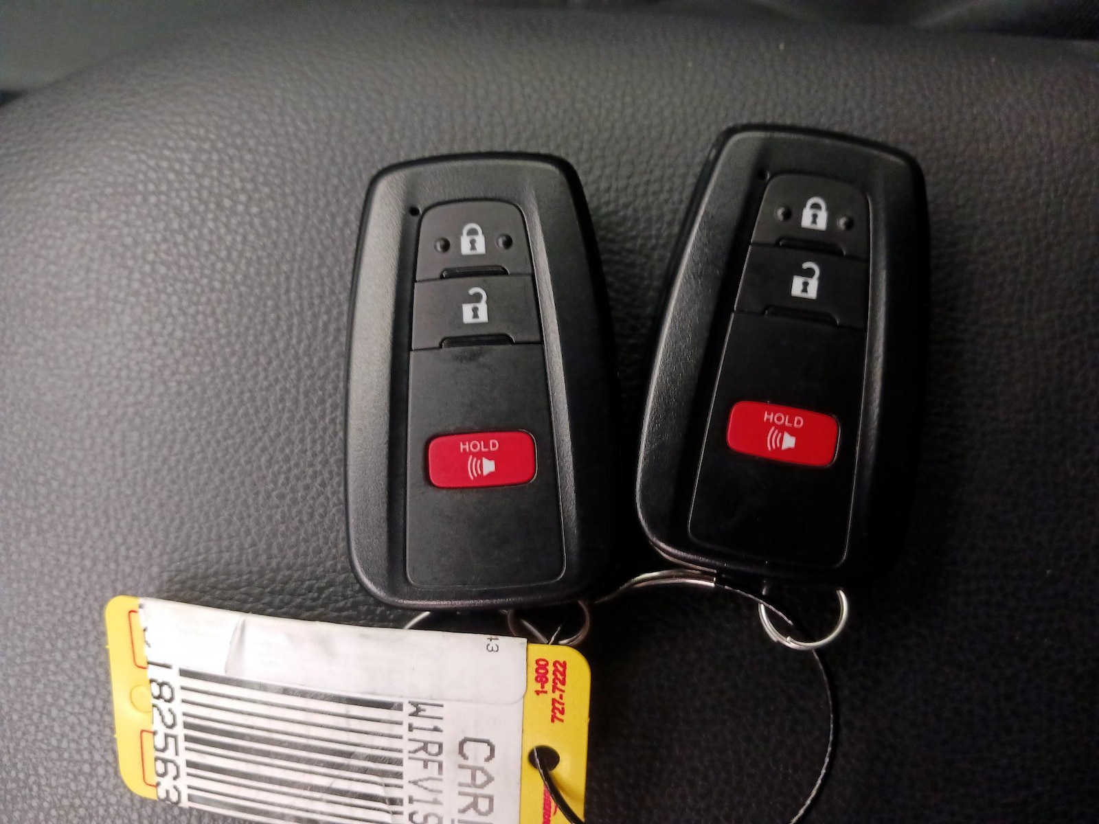 2025 Toyota RAV4 XLE - Photo 23
