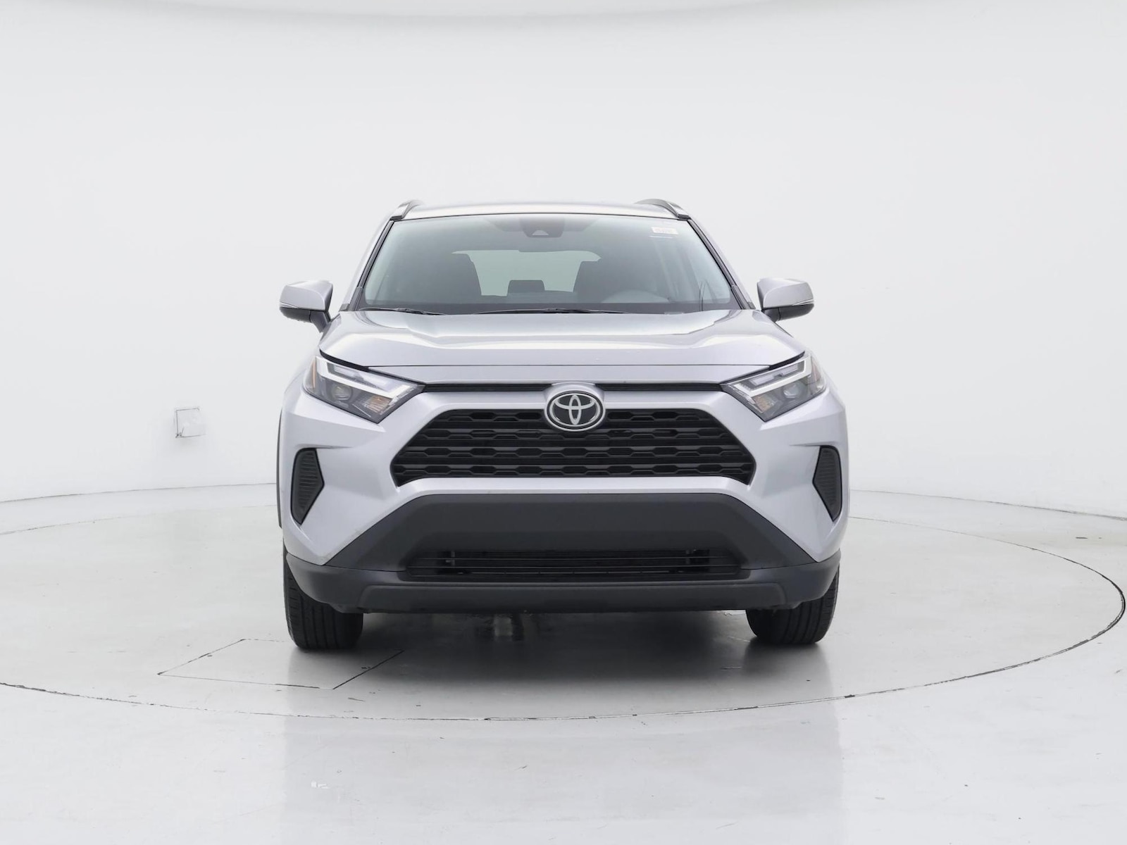 2025 Toyota RAV4 XLE - Photo 6