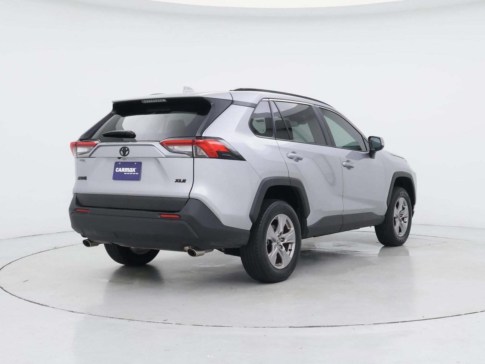 2025 Toyota RAV4 XLE - Photo 9