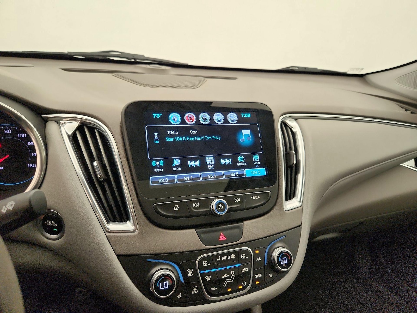 2017 Chevrolet Malibu Hybrid - Photo 17