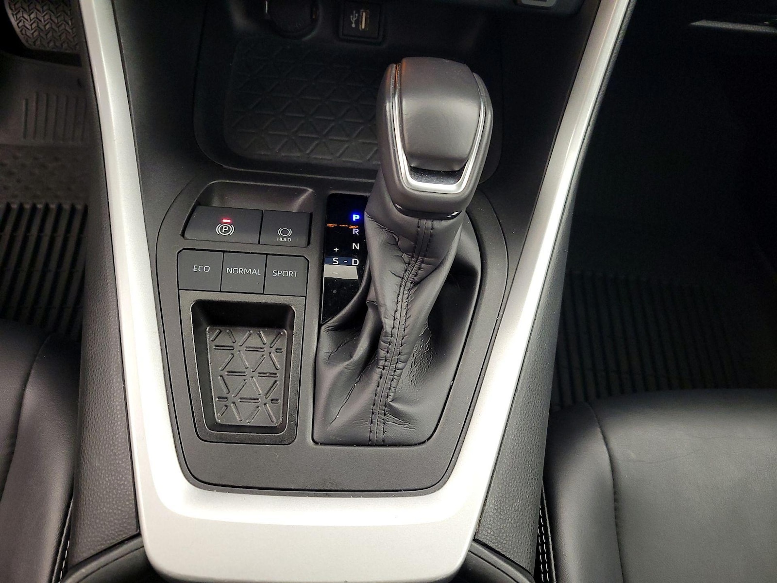 2023 Toyota RAV4 XLE Premium - Photo 18