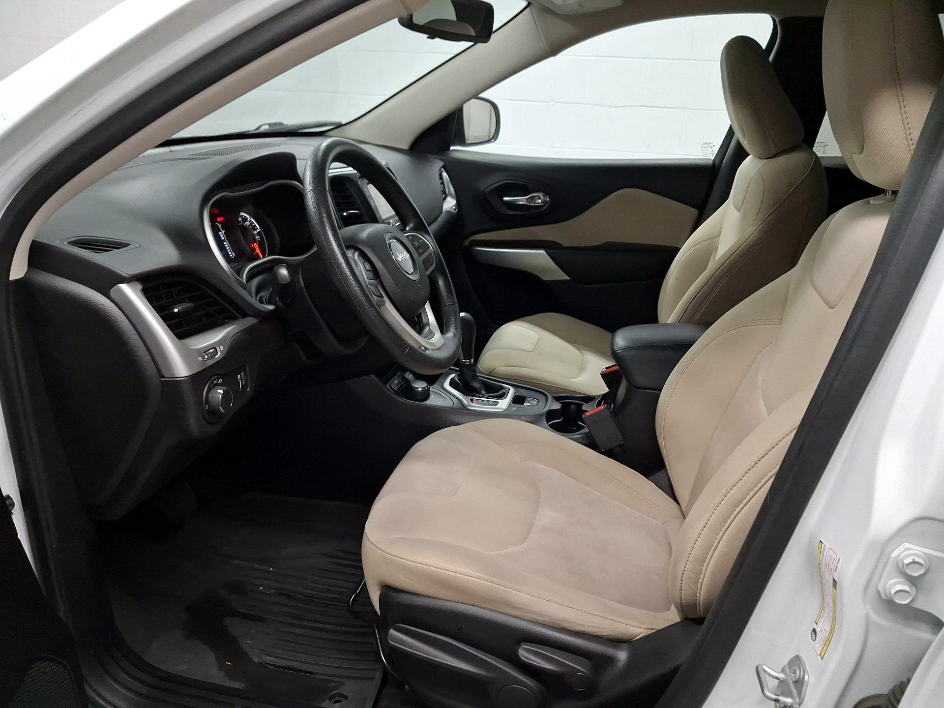 Thumbnail: 2017 Jeep Cherokee - 9