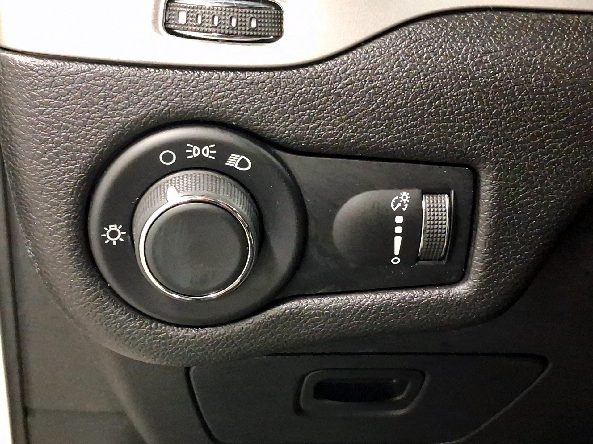 Thumbnail: 2017 Jeep Cherokee - 11