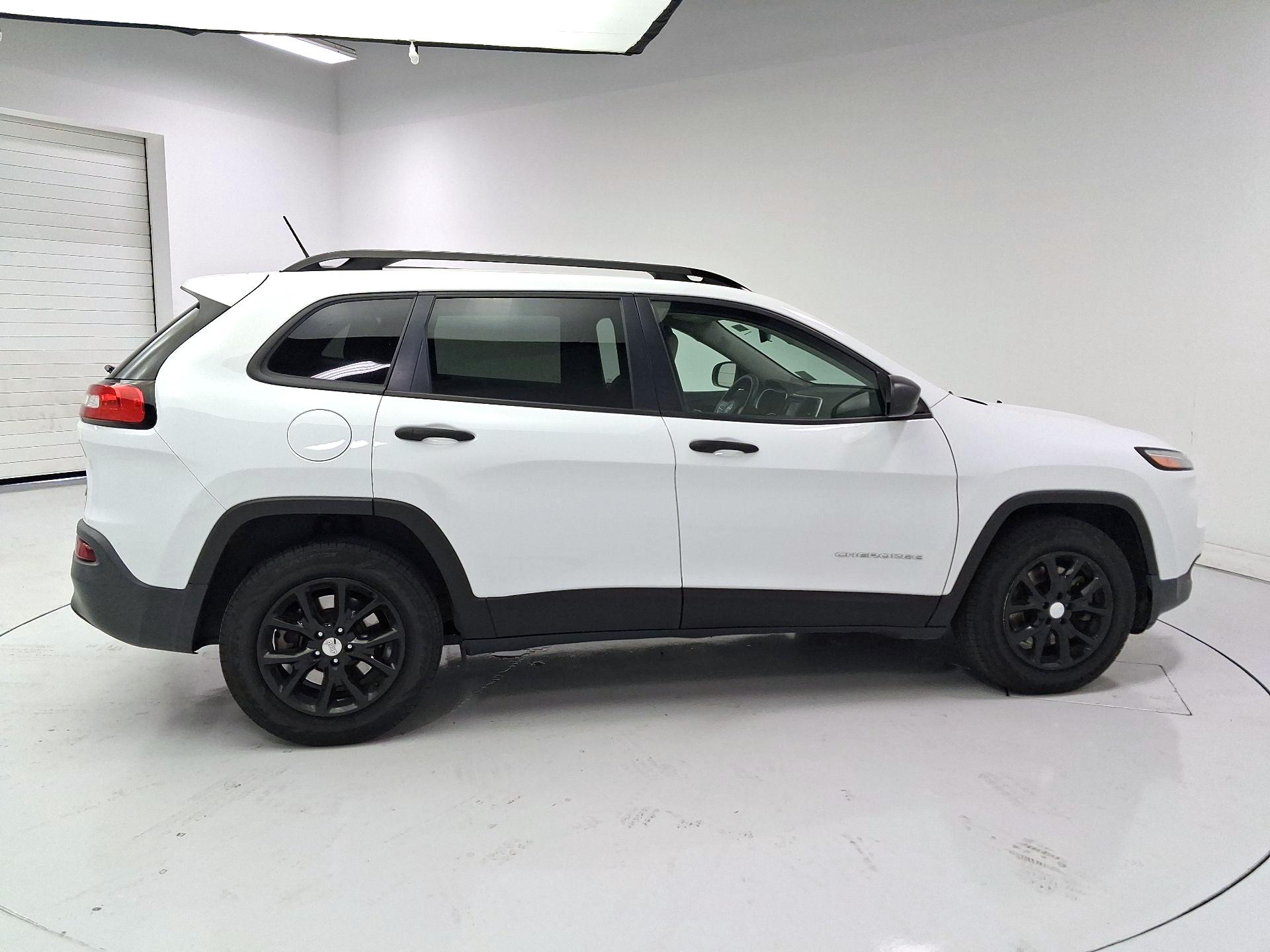 Thumbnail: 2017 Jeep Cherokee - 4