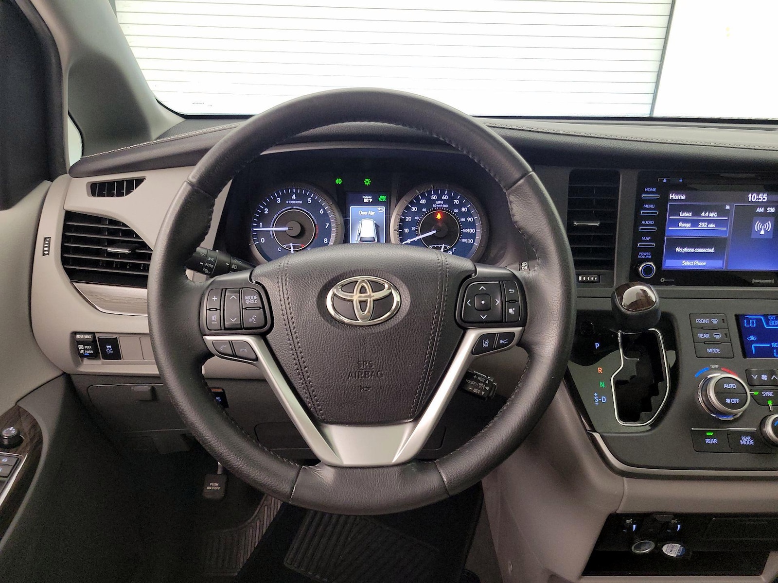 2020 Toyota Sienna XLE - Photo 11