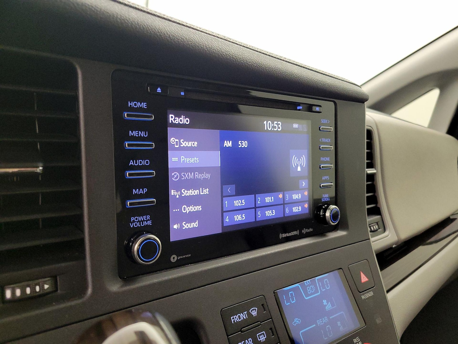 2020 Toyota Sienna XLE - Photo 16