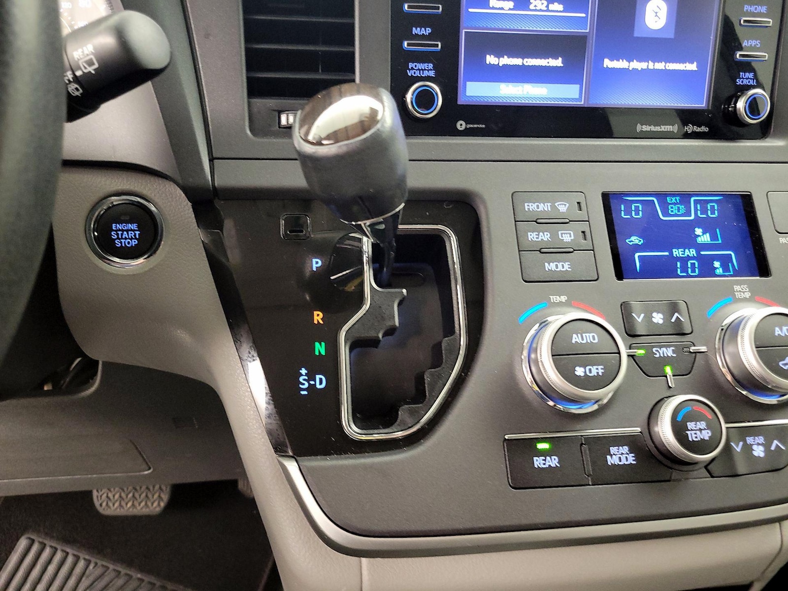 2020 Toyota Sienna XLE - Photo 18