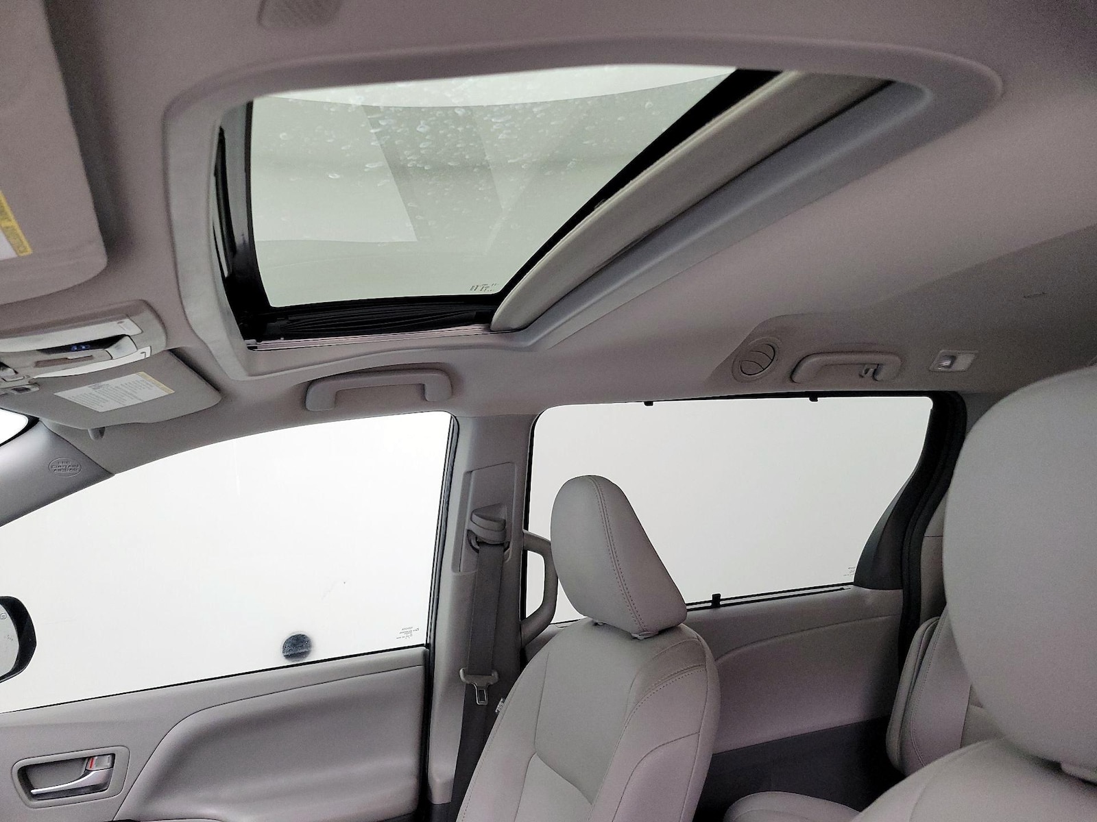 2020 Toyota Sienna XLE - Photo 20