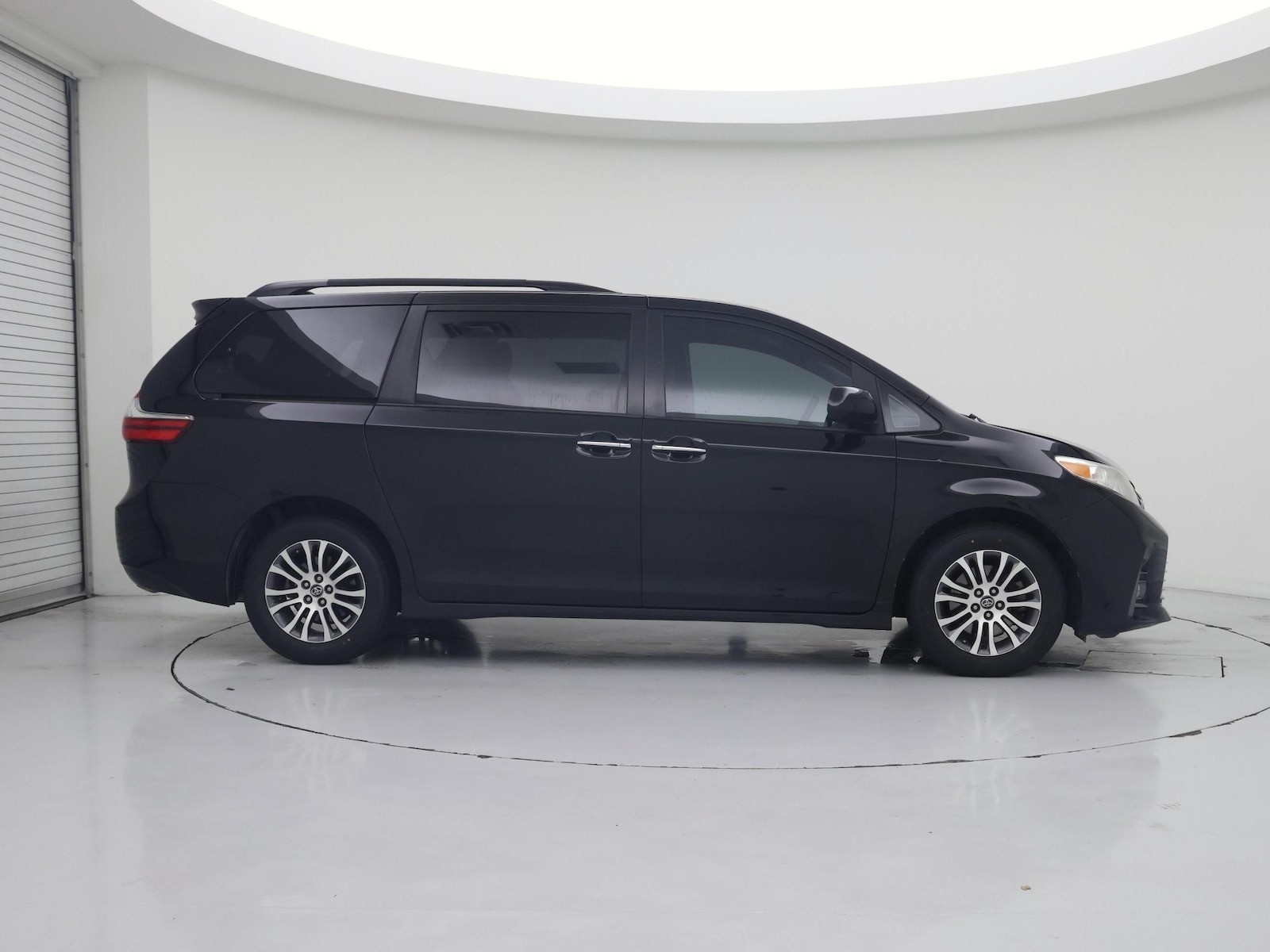 2020 Toyota Sienna XLE - Photo 8