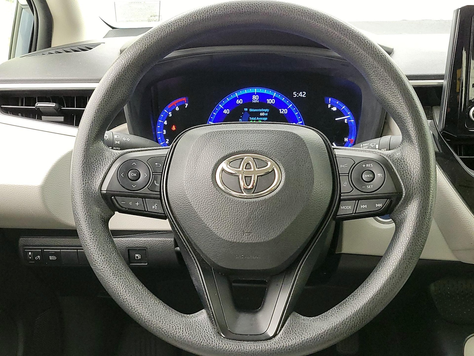 2022 Toyota Corolla LE - Photo 11