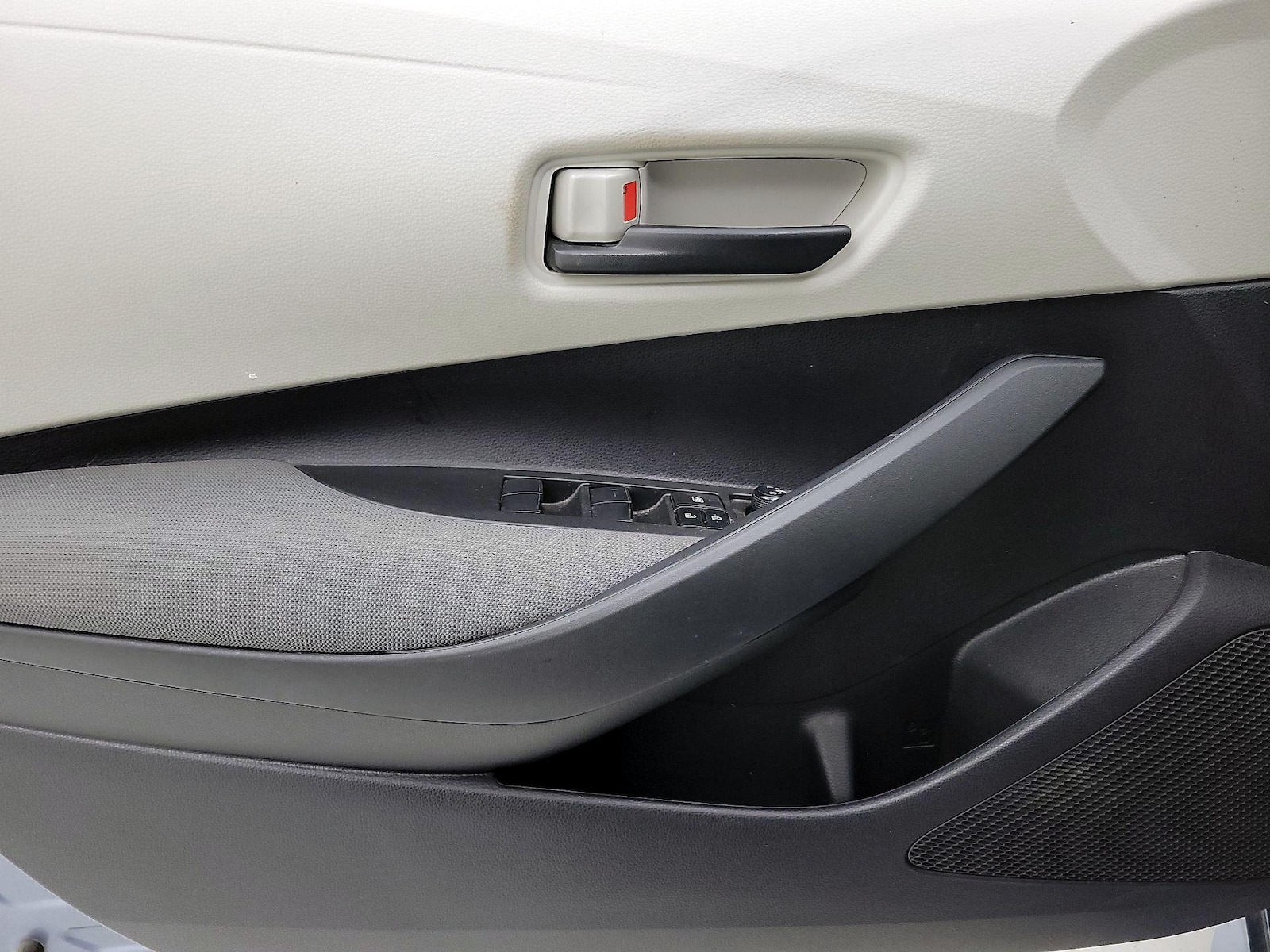 2022 Toyota Corolla LE - Photo 13