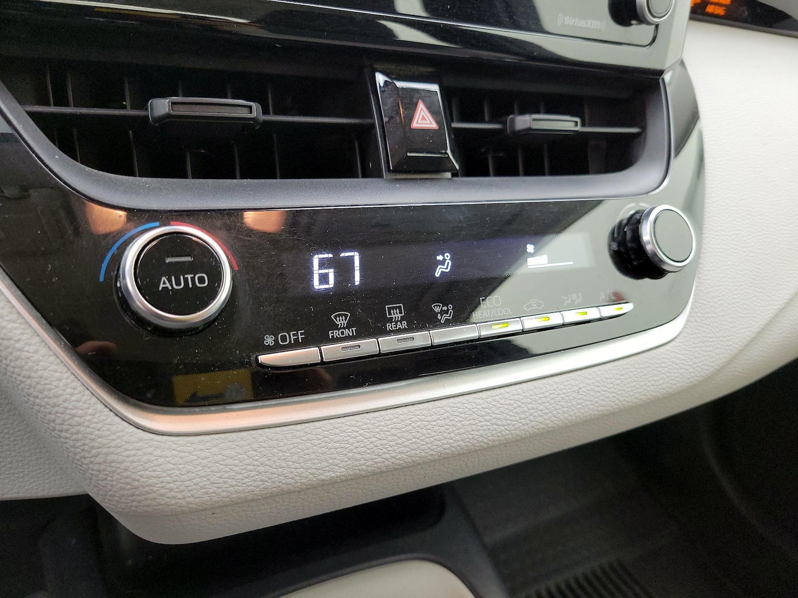 2022 Toyota Corolla LE - Photo 17