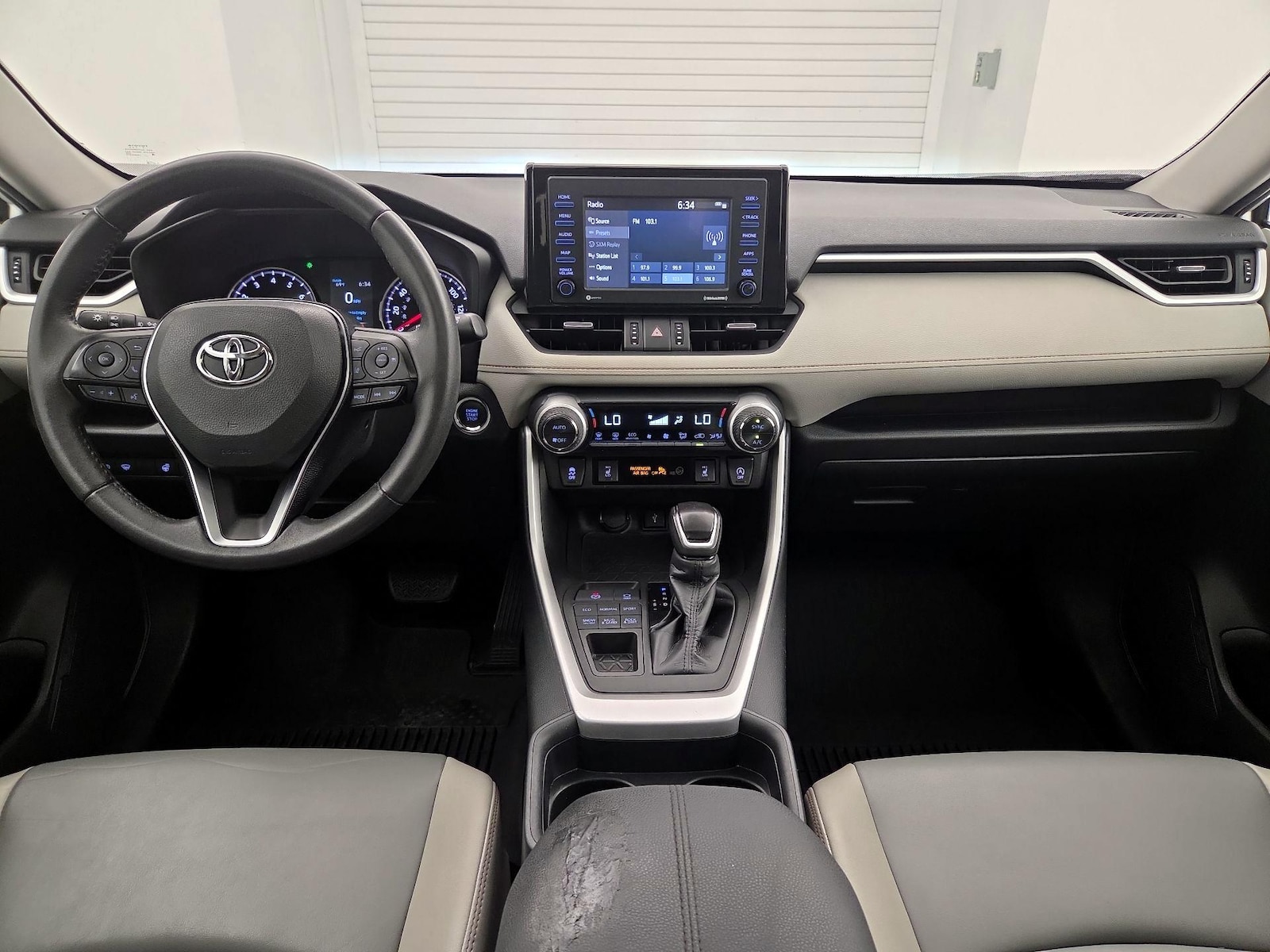 2020 Toyota RAV4 XLE Premium - Photo 10