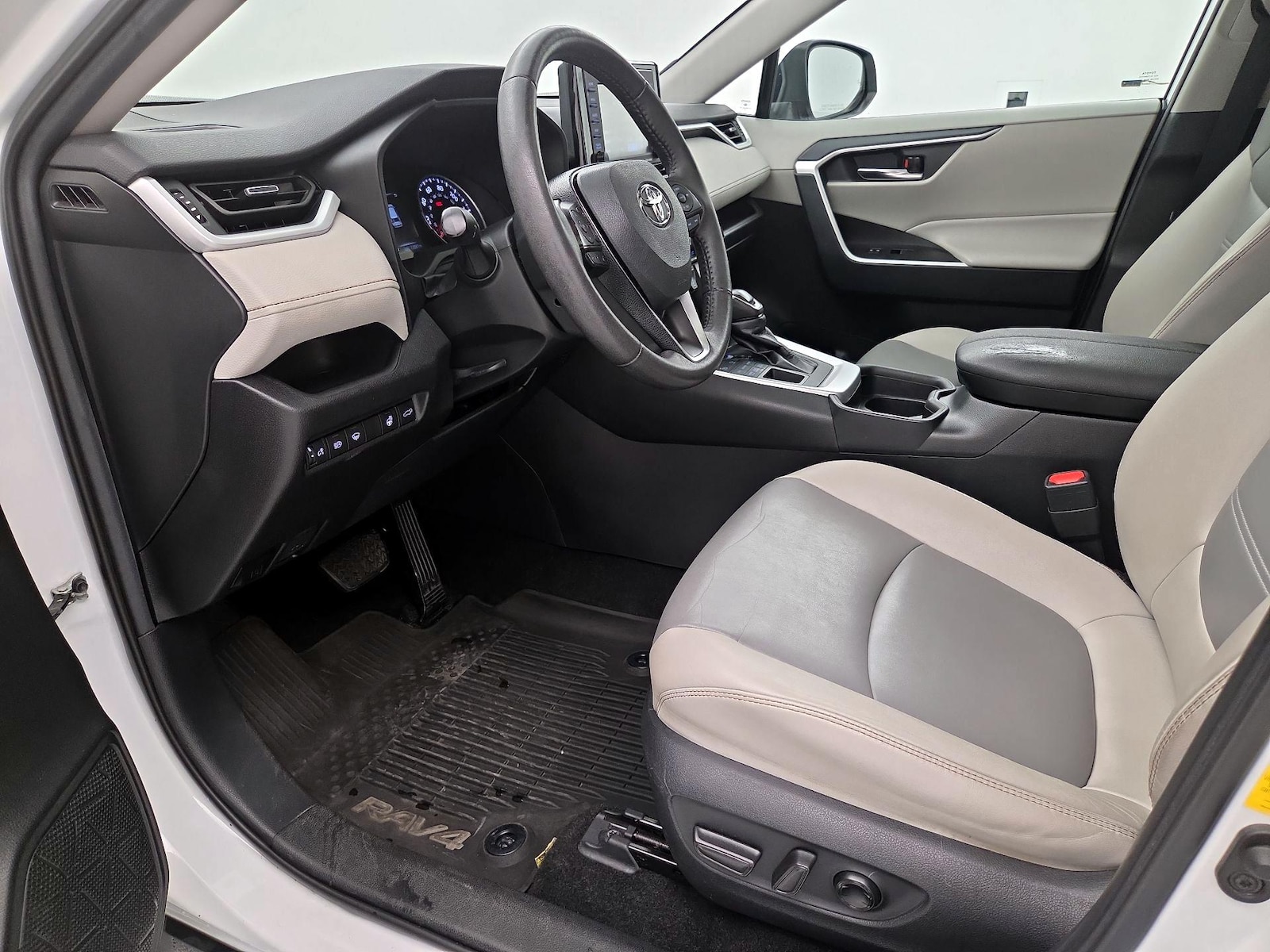 2020 Toyota RAV4 XLE Premium - Photo 12